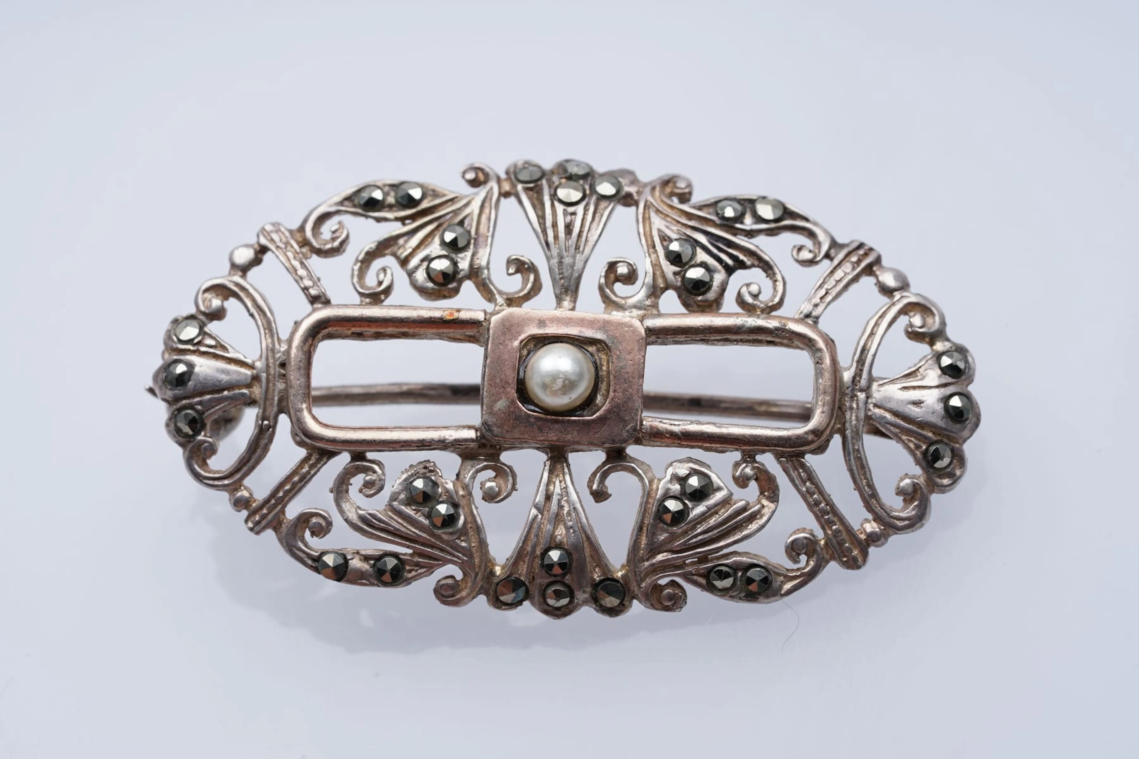 (3267) BROCH SILVER / GOLD Vintage art deco period MARCASSITES PEARL
