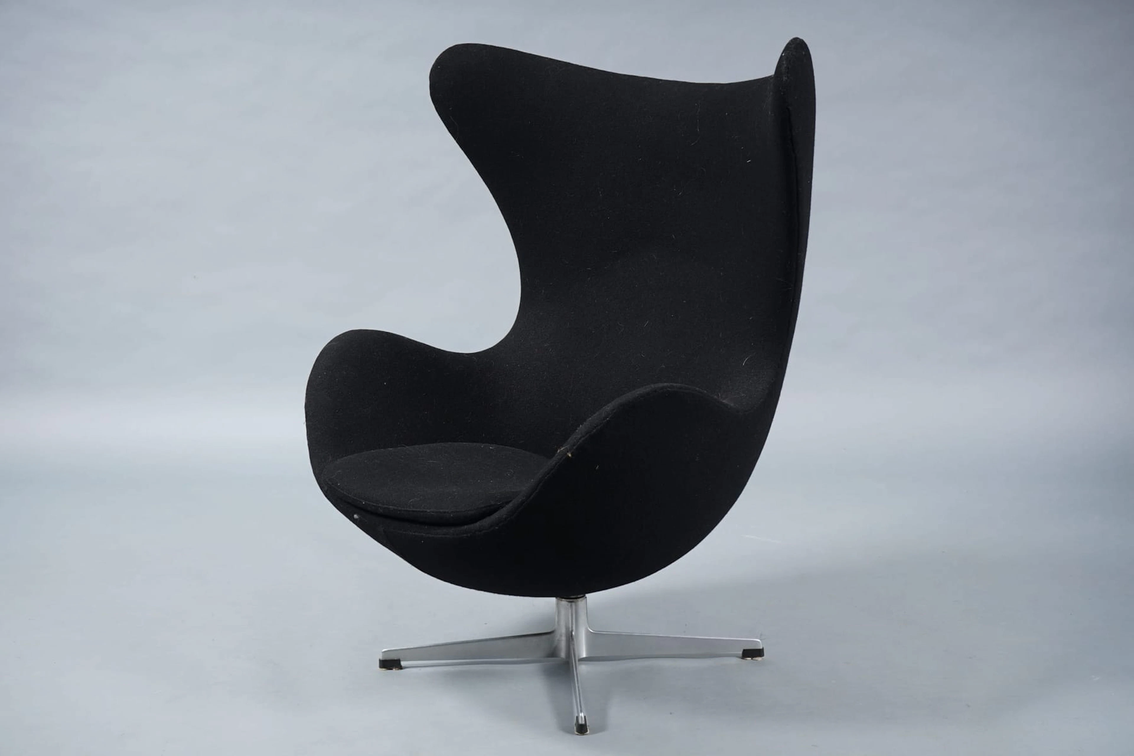 ARNE JACOBSEN, nojatuoli "Egg Chair", 1960-1970-luku