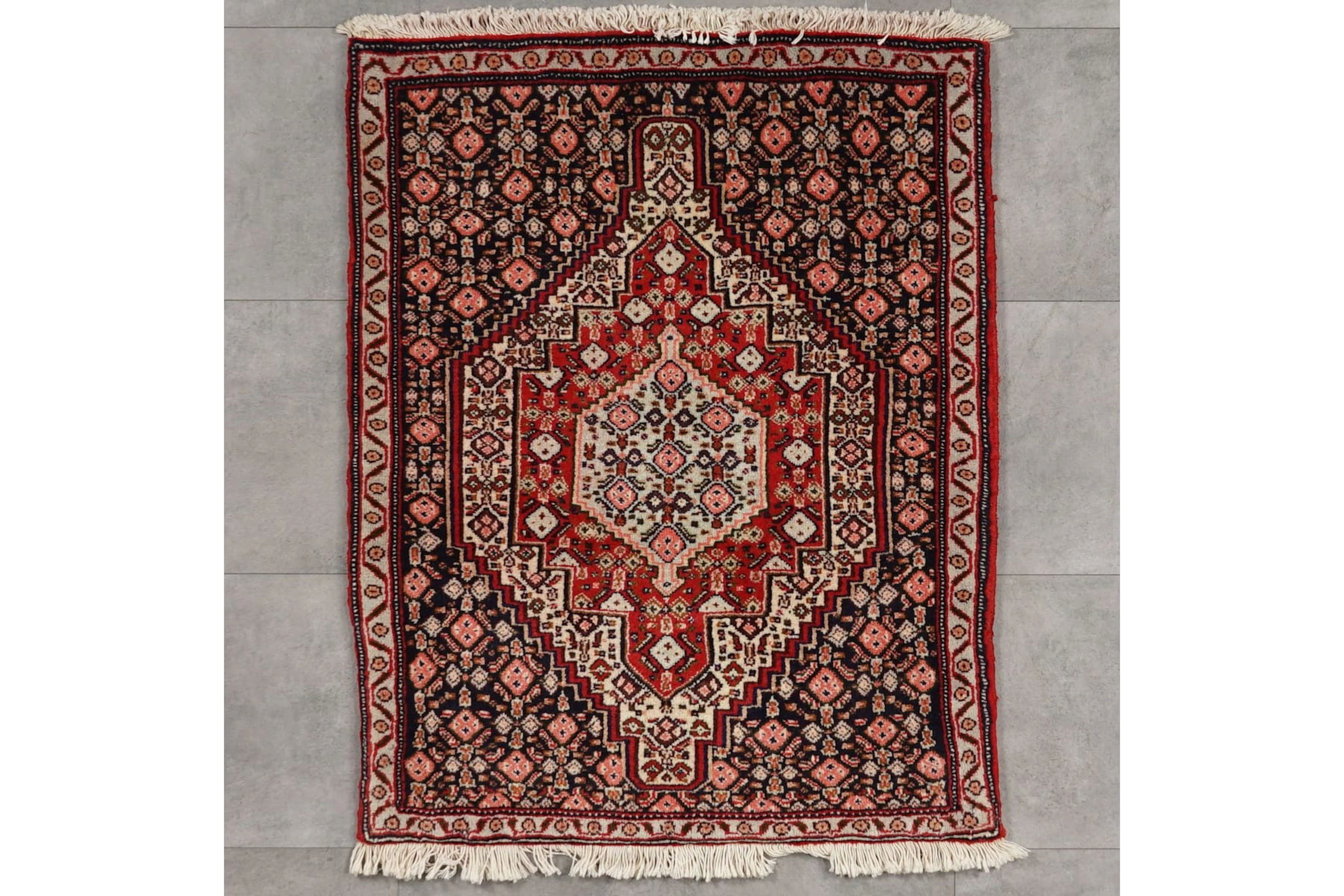 Käsinsolmittu matto, 95 x 76 cm, Iran, Senneh