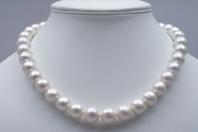(3853) Helmikaulakoru 34 South sea PEARLS (approx 11,5 mm) - CLASP