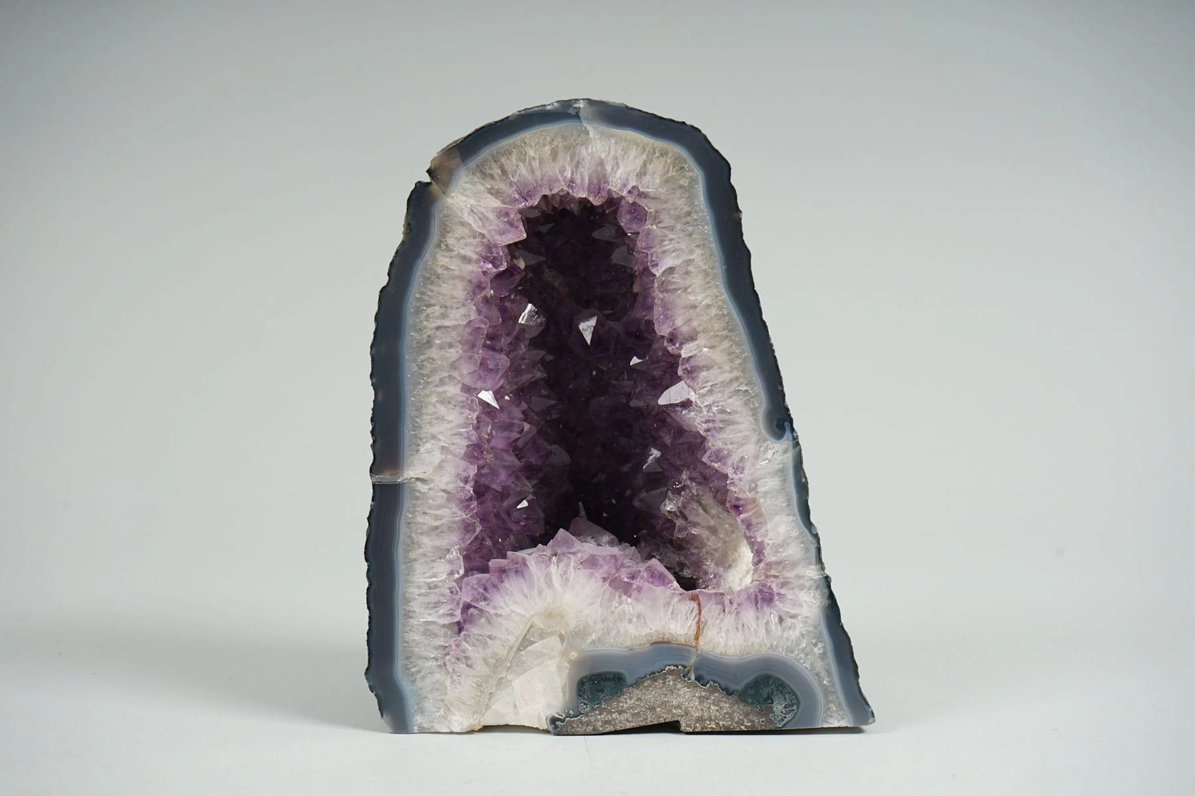 Ametistionkalo, 21 x 17 x 10 cm, yksityiskokoelma