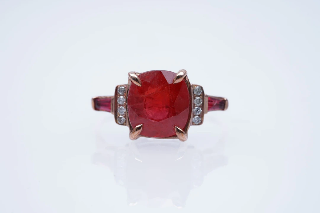 RING pink GOLD 375 / 1000 SAPPHIRE ( 3,89 ) RUBIES ( 0,18 ) SYNTHETIC