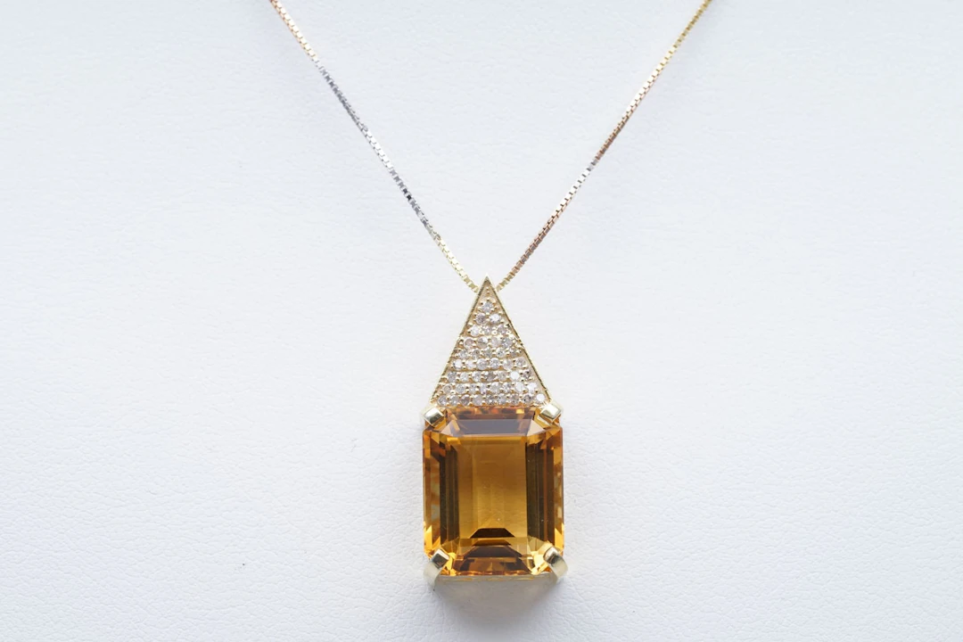 (3065) PENDANT SILVER 925 / 1000 octogon CITRINE ( 12 ) DIAMONDS (