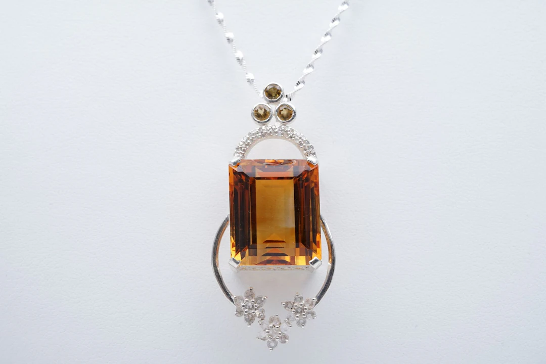 (3067) PENDANT SILVER 925 / 1000 octogon CITRINE ( 28,7 ) DIAMONDS ( 0,50 )