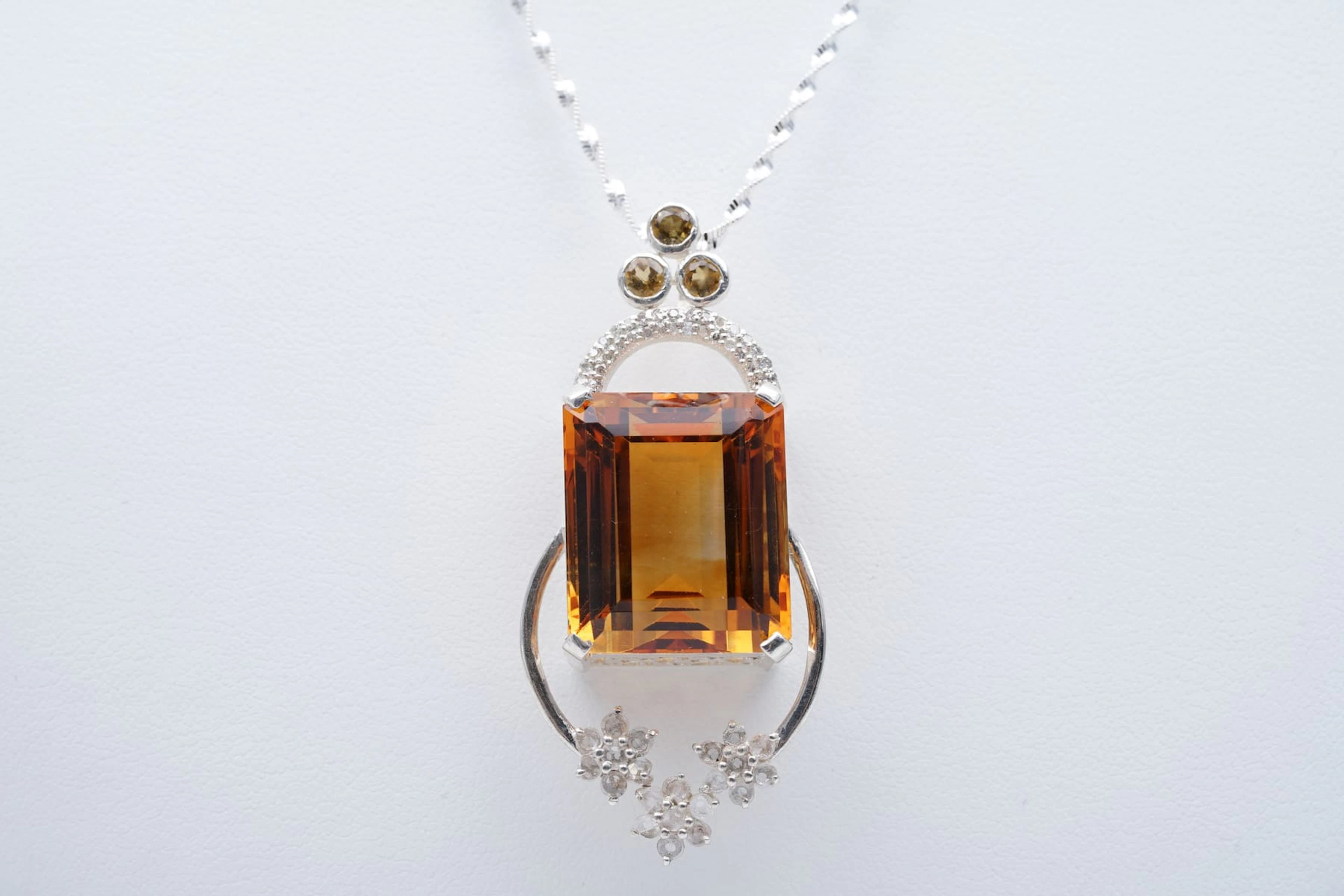 (3067) PENDANT SILVER 925 / 1000 octogon CITRINE ( 28,7 ) DIAMONDS ( 0,50 )