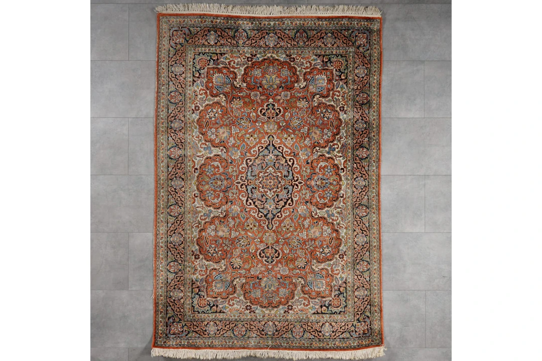 Käsinsolmittu silkkimatto, 186 x 126 cm