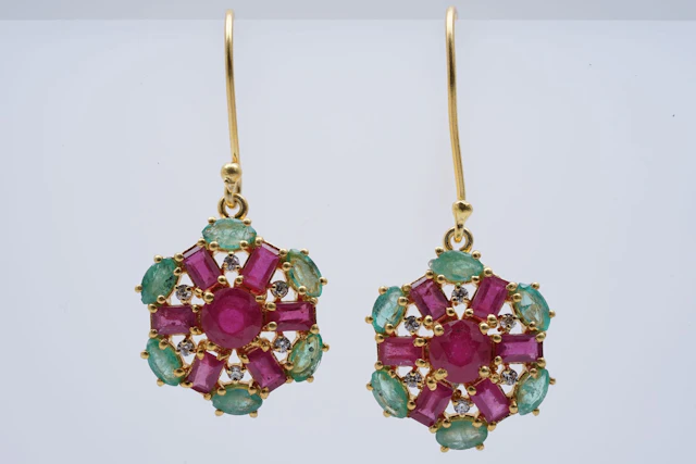 (3299) EARRINGS yellow SILVER 925 / 1000 RUBIES EMERALDS white STONES