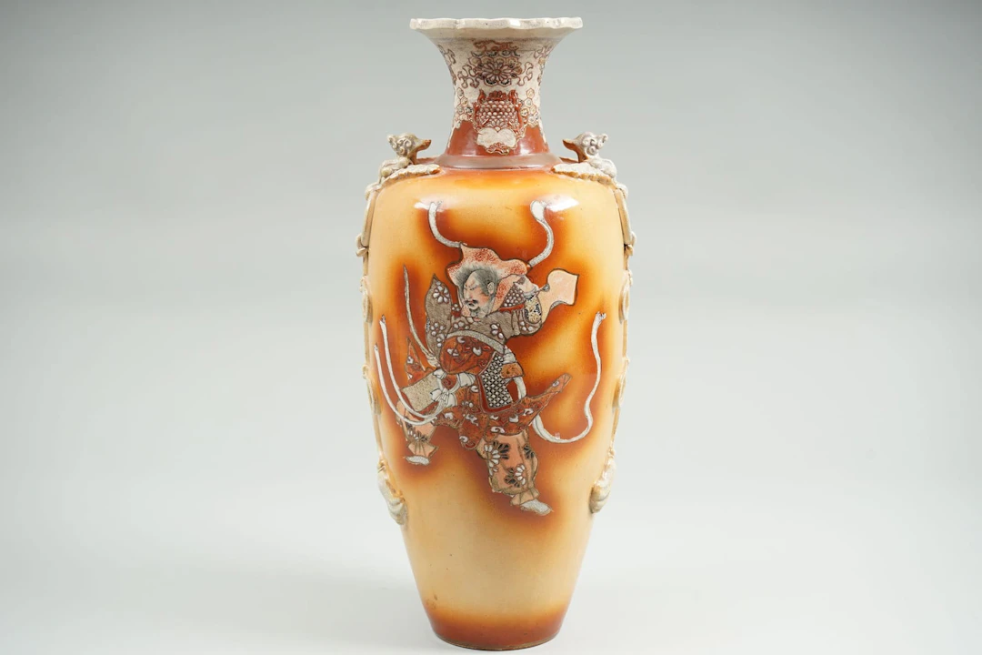 Keramiikkamaljakko, japani, Meiji-kausi (1868-1912)