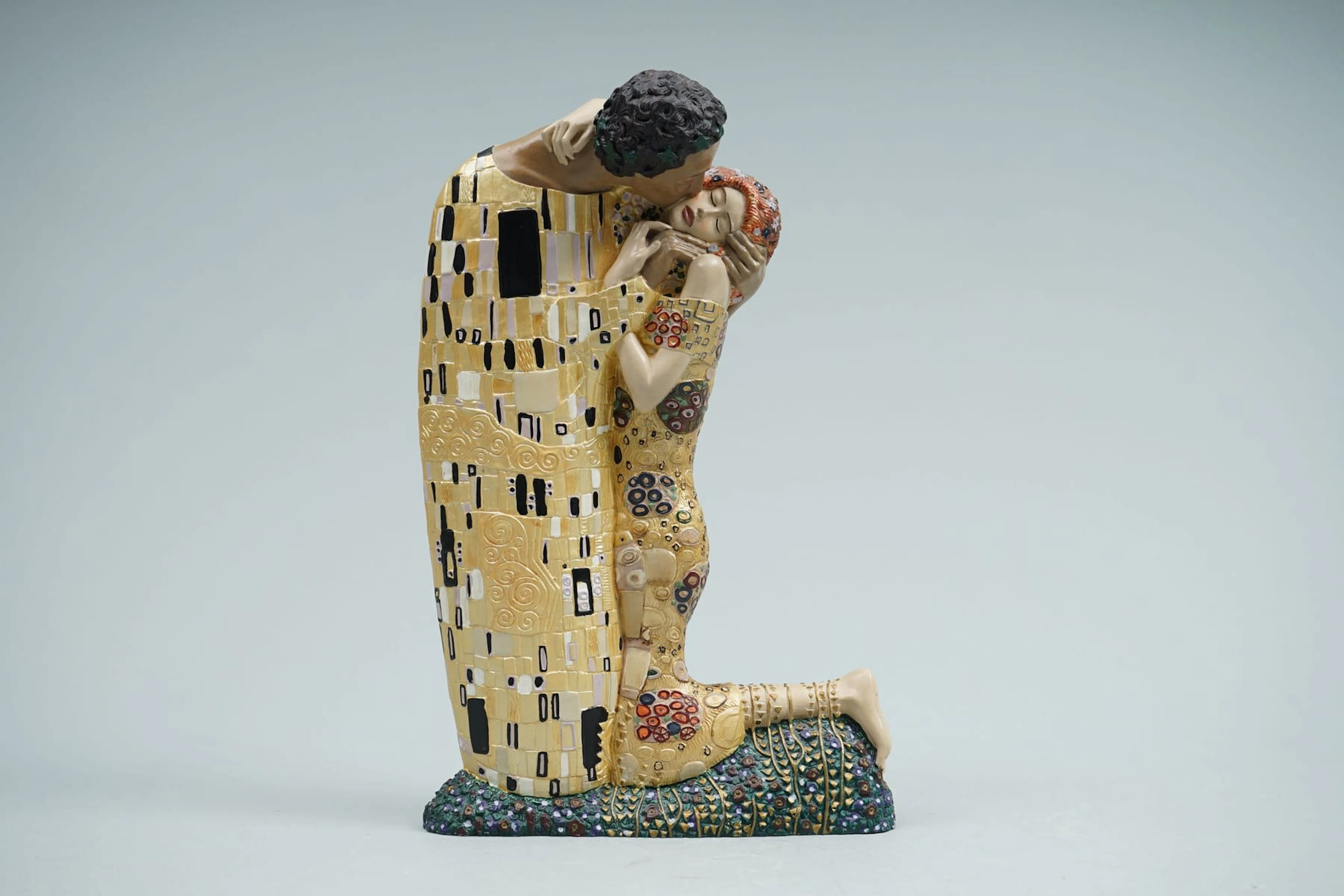 Korsiteveistos, Gustav Klimt-kuva-aihe maalauksesta "The Kiss"