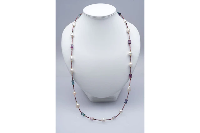 (3329) NECKLACE baroque PEARLS ( 7 to 12 mm ) FLUORITES GARNETS CLASP
