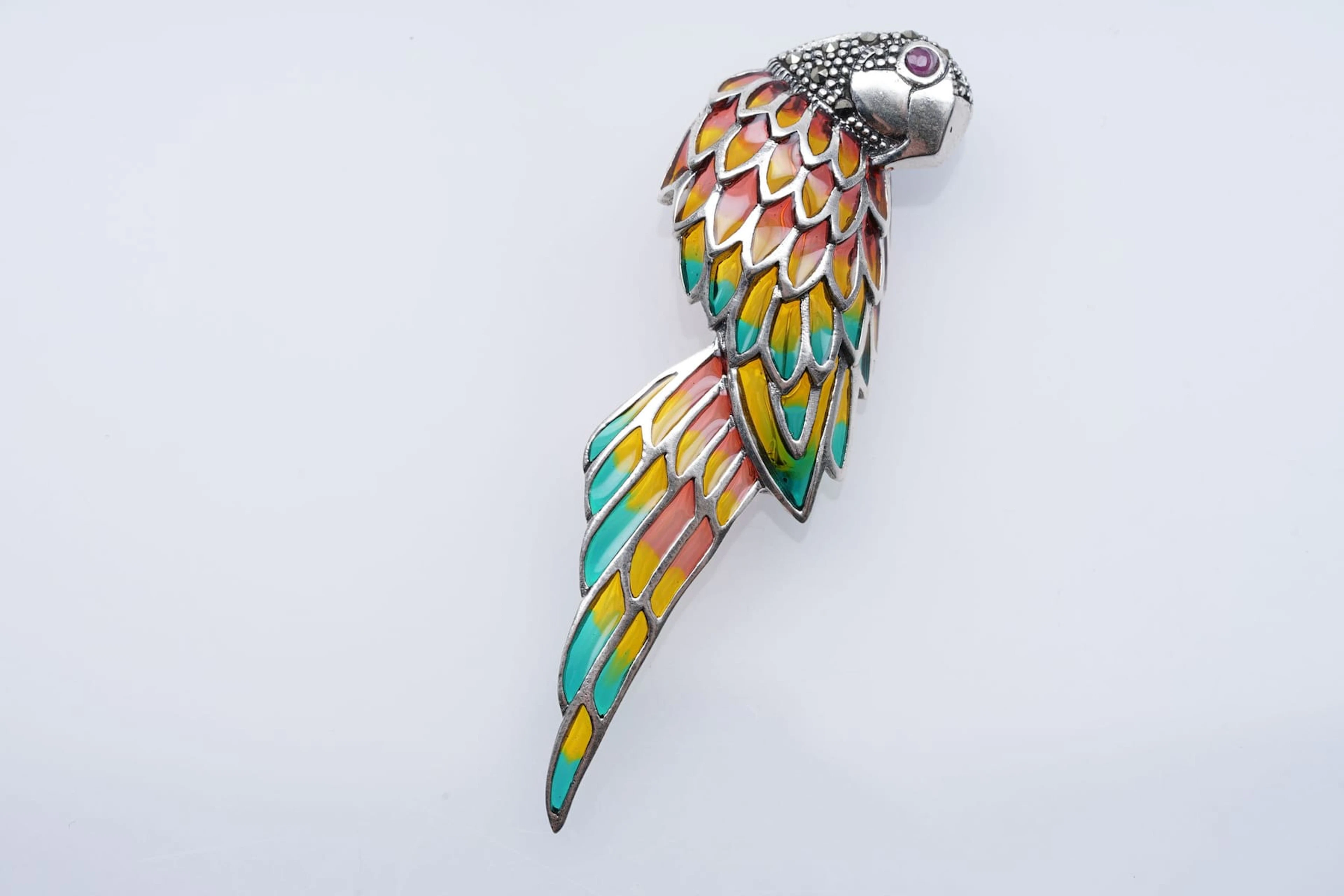 (3455) BROCH SILVER 925 / 1000 " parrot " RUBY MARCASSITES ENAMEL