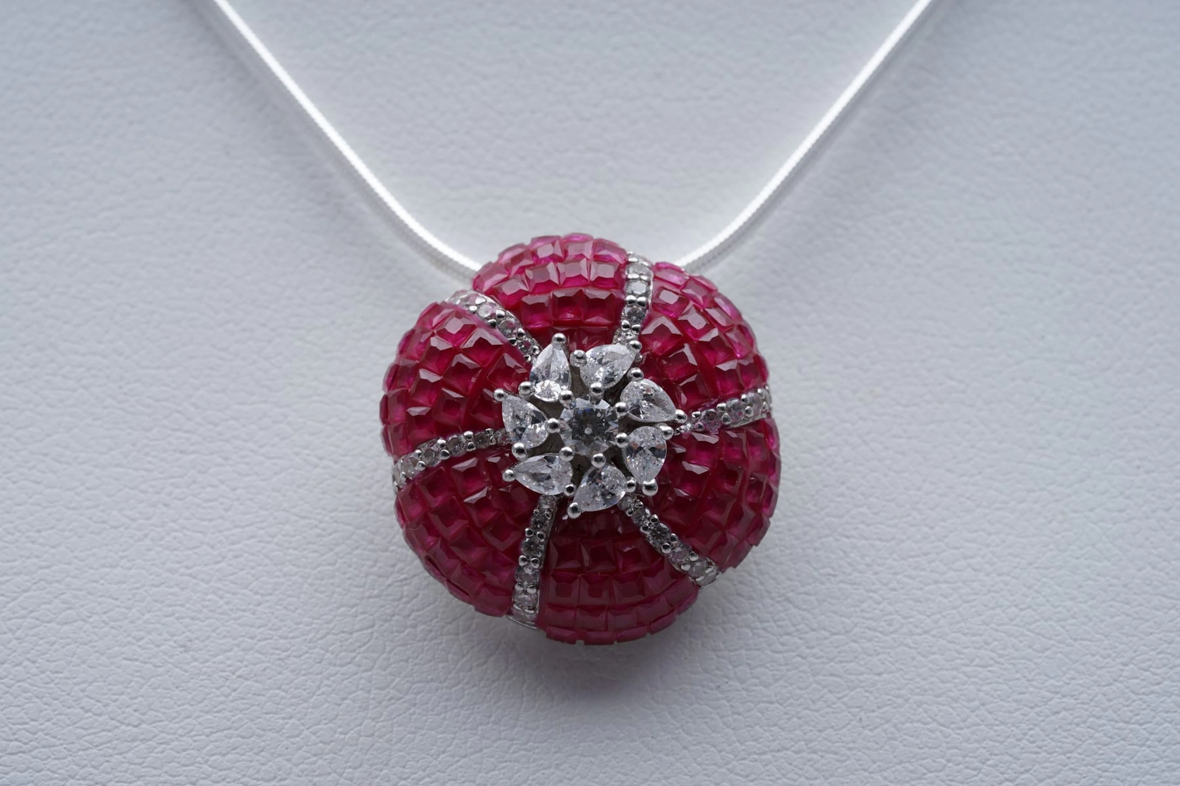 (3680) PENDANT SILVER 925 / 1000 red white imitation STONES invisible