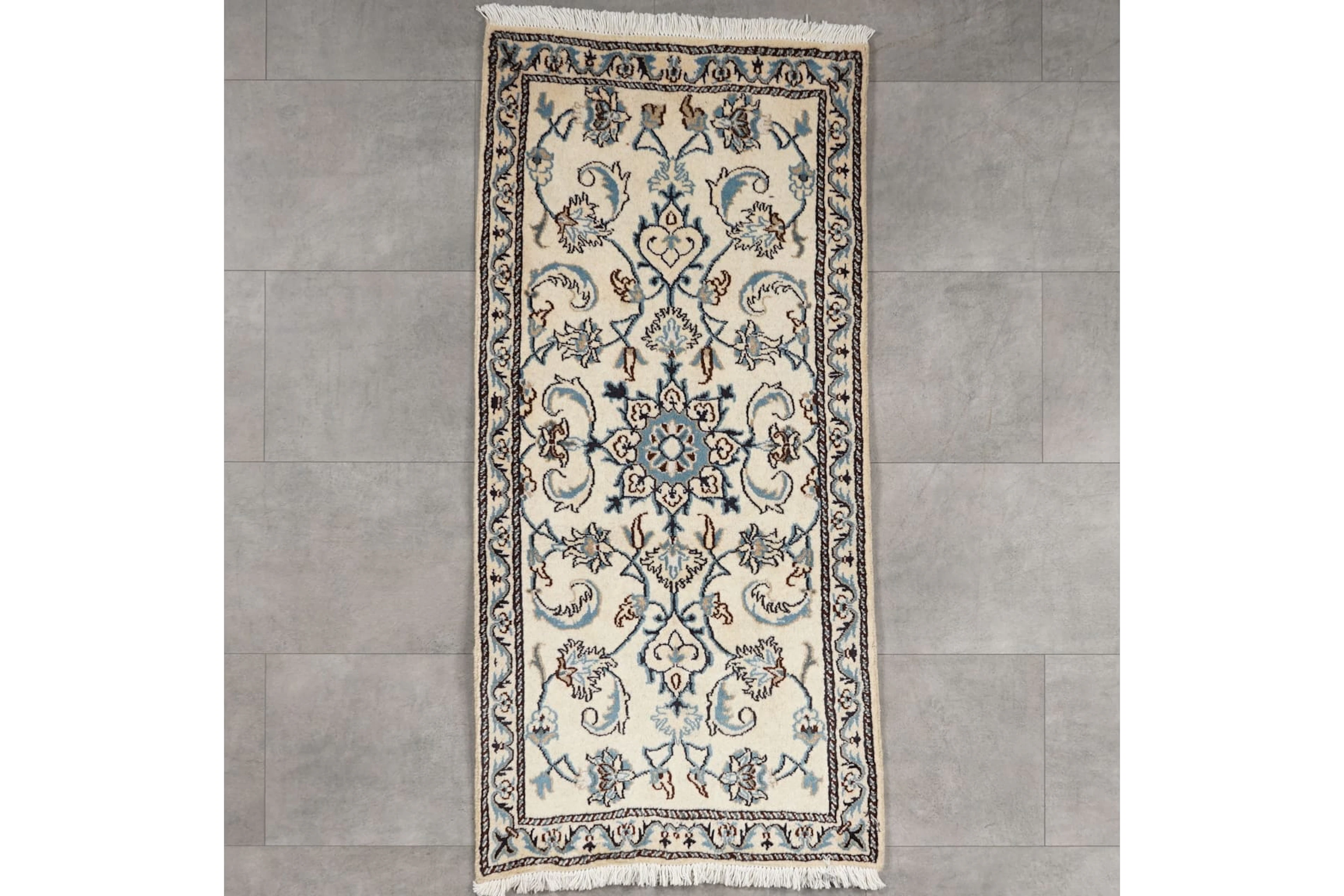Käsinsolmittu matto, 138 x 67 cm, Iran, Nain
