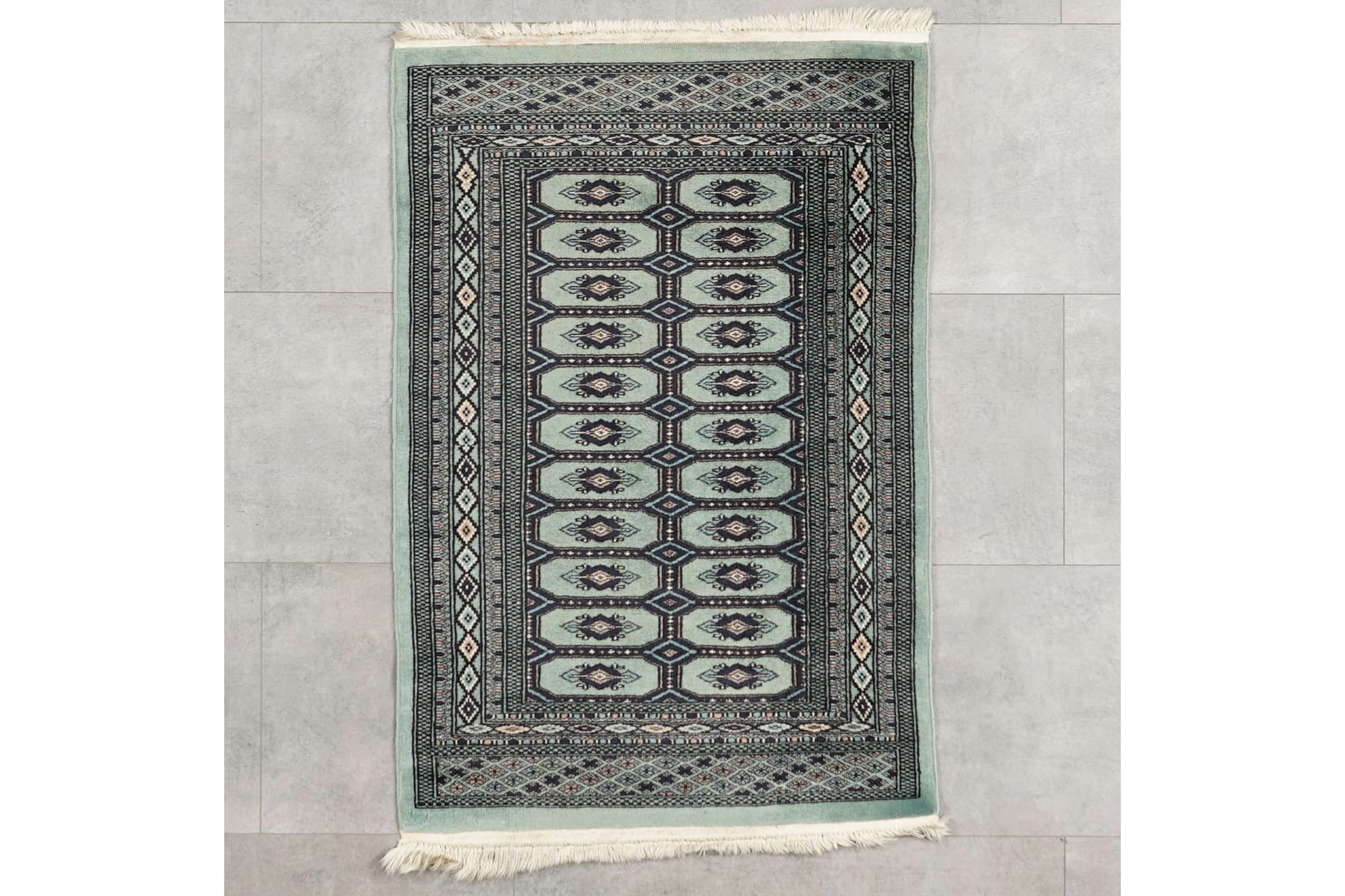 Käsinsolmittu matto, 93 x 63 cm, Pakistan