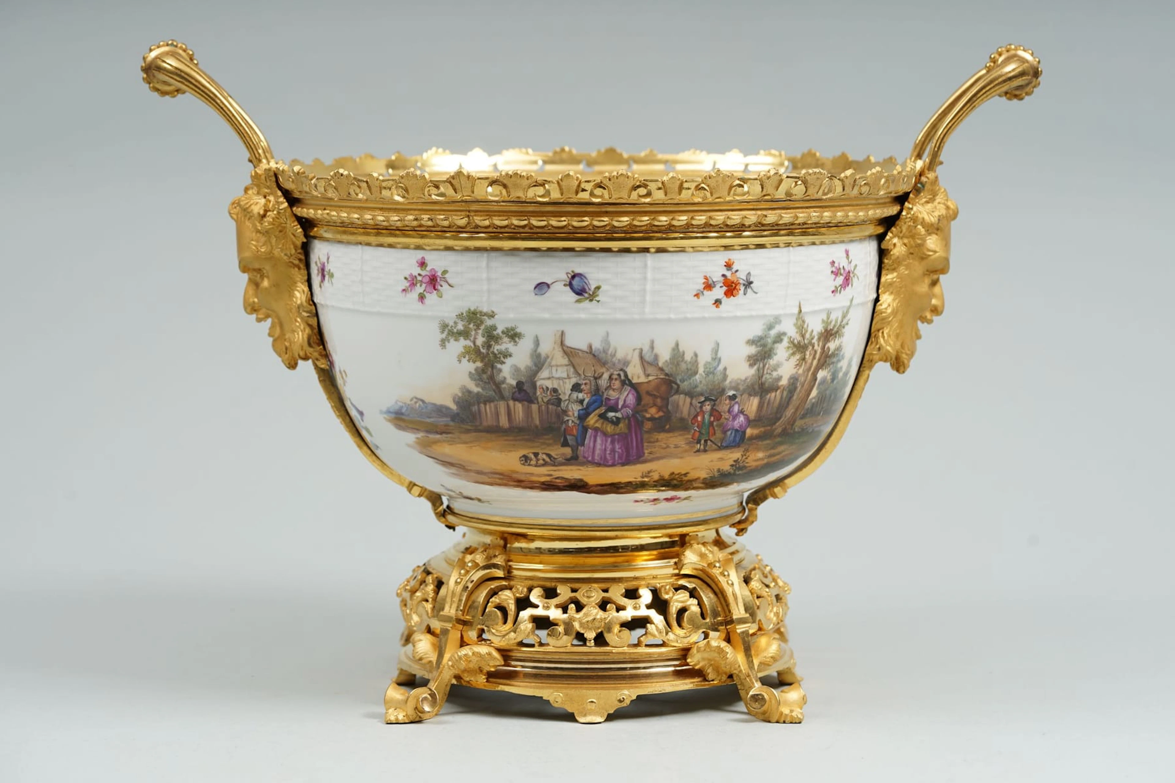 BERLIN PORCELAIN, hedelmämalja, polttokullattu pronssi ja keramiikka, v. 1880