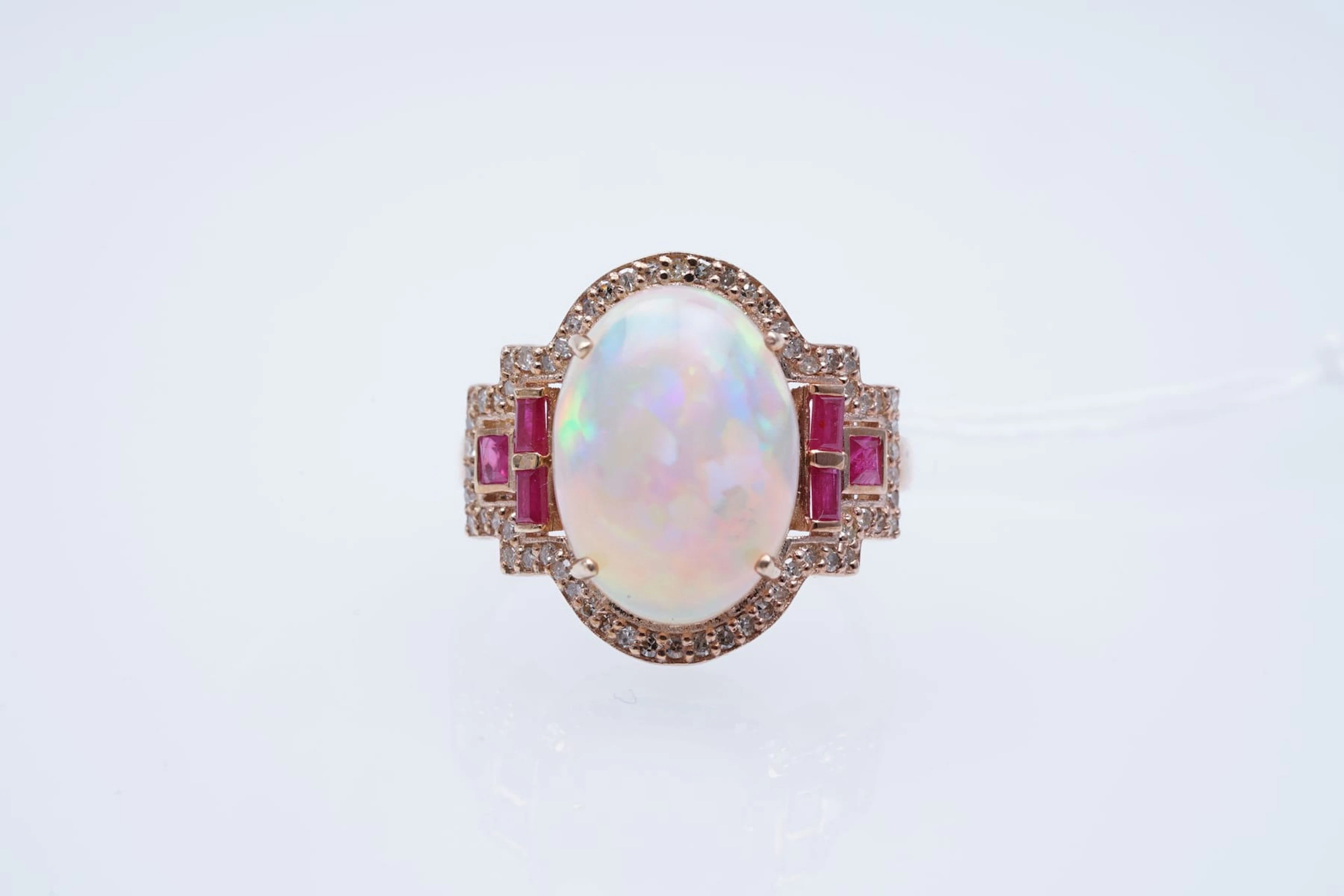 Sormus kultaa 375/1000 OPAL ( 4,1 ) RUBIES ( 0,5 ) DIAMONDS, nro 14881