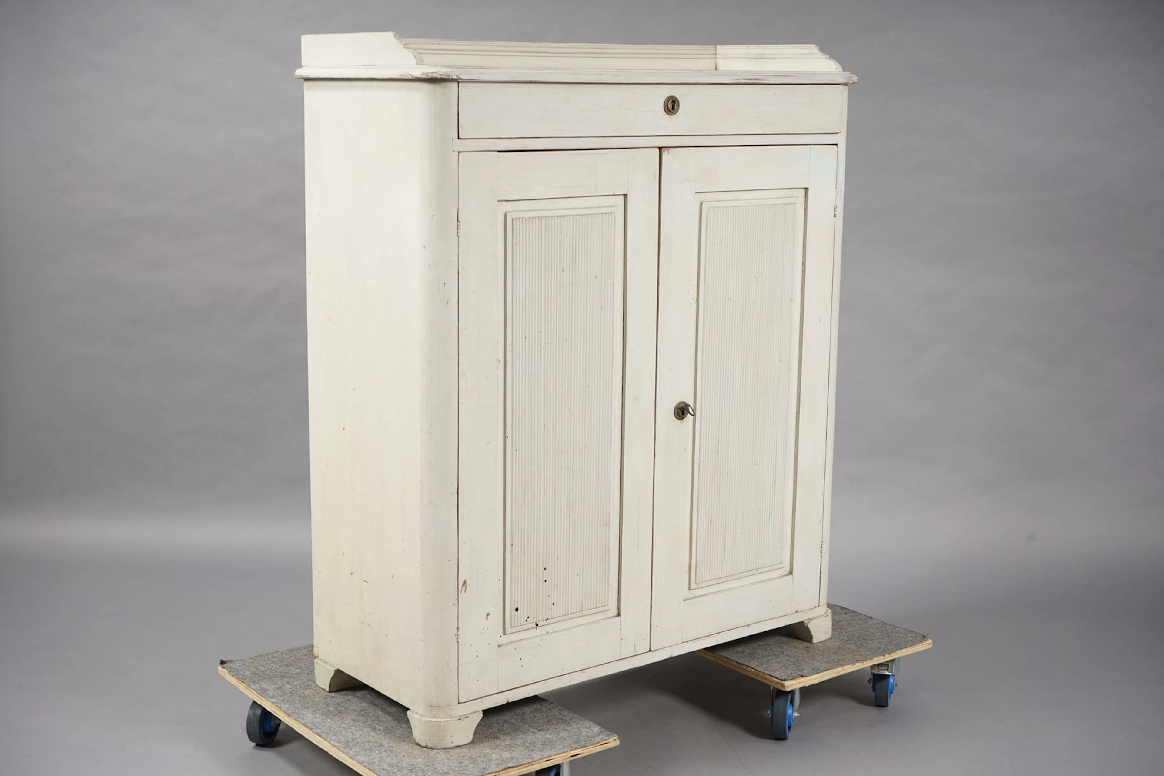 Kaappi, kustavilaistyylinen, 1800-luku