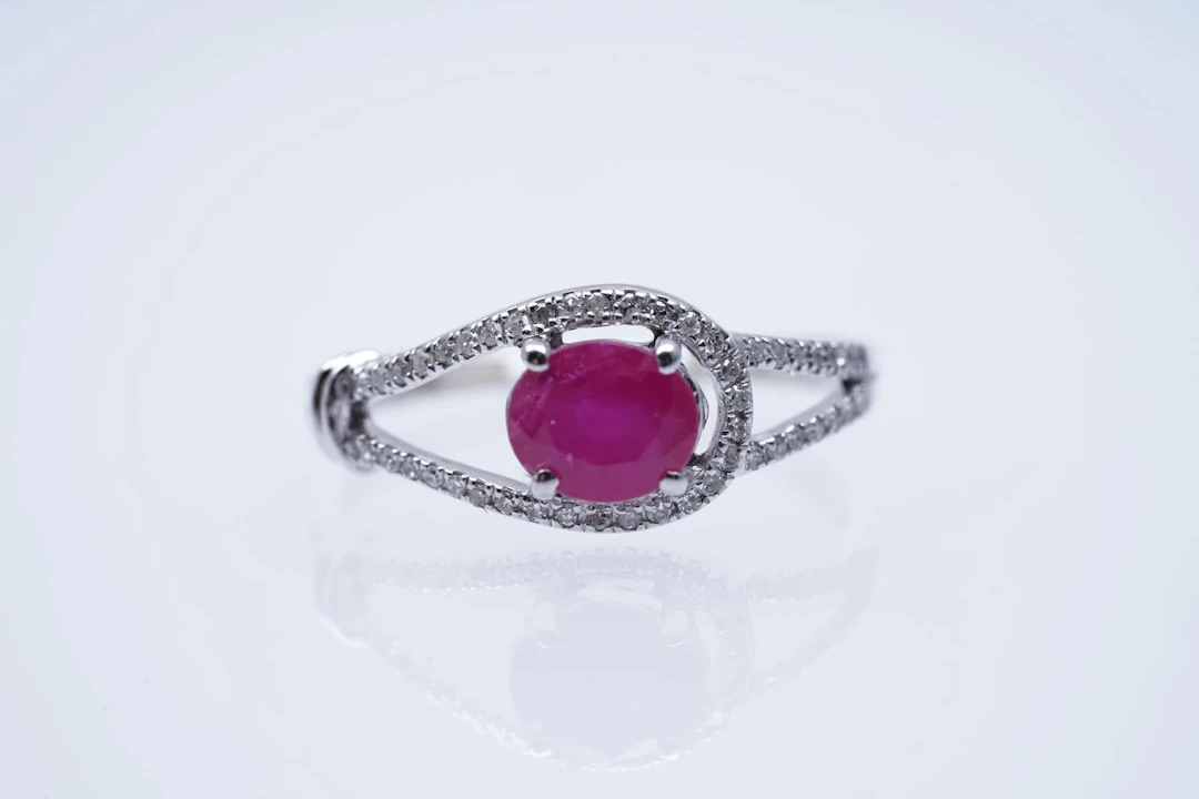 RING white GOLD 375 / 1000 RUBY ( 0,93 ) ( DIAMONDS ( 0,16 ), nro 10687
