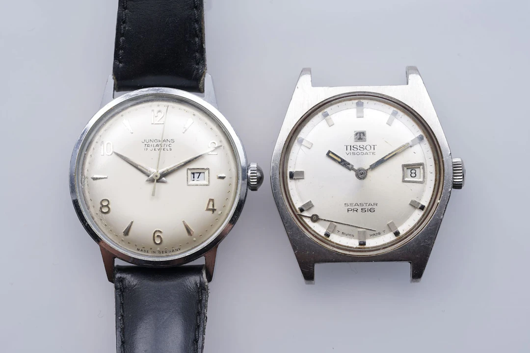 JUNGHANS TRILASTIC ja TISSOT VISODATE SEASTAR PR 516, rannekellot