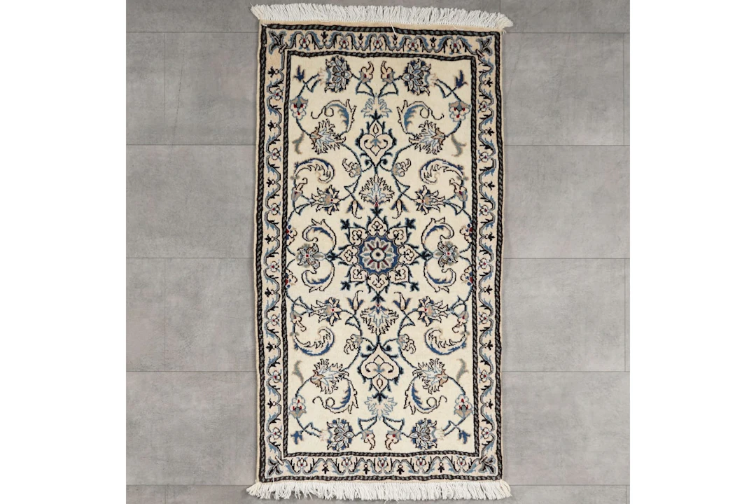 Käsinsolmittu matto, 130 x 70 cm, Iran, Nain