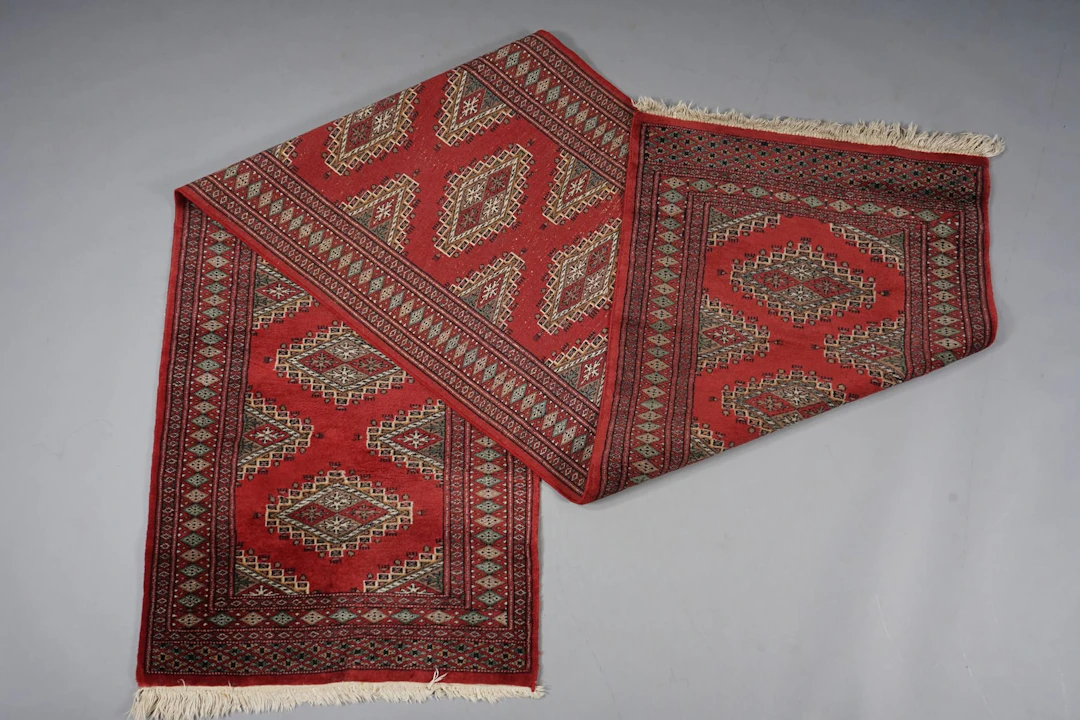 Käsinsolmittu matto, 301 x 78 cm, Pakistan