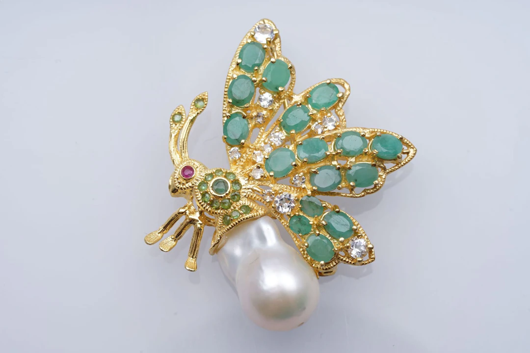 (3442) BROCH SILVER 925 / 1000 yellow Rodium " bee " baroque PEARLS