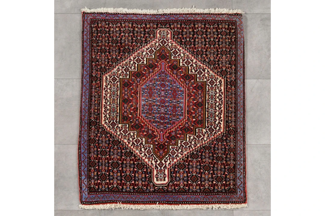 Käsinsolmittu matto, 93 x 80 cm, Iran, Senneh