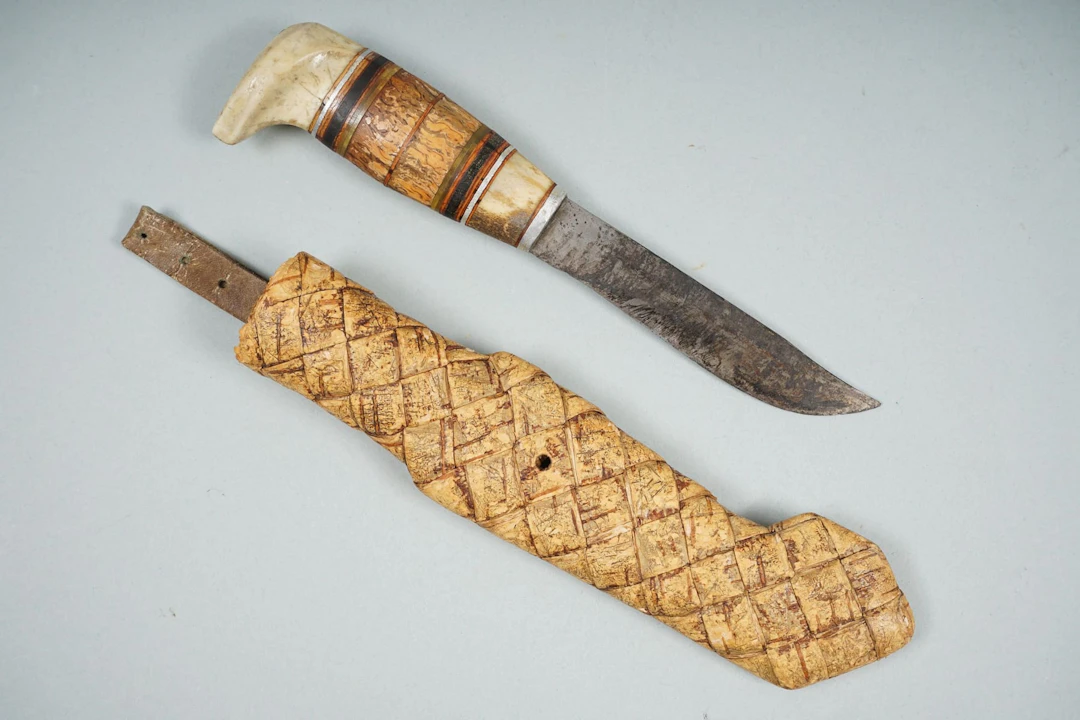Puukko ja tuohituppi