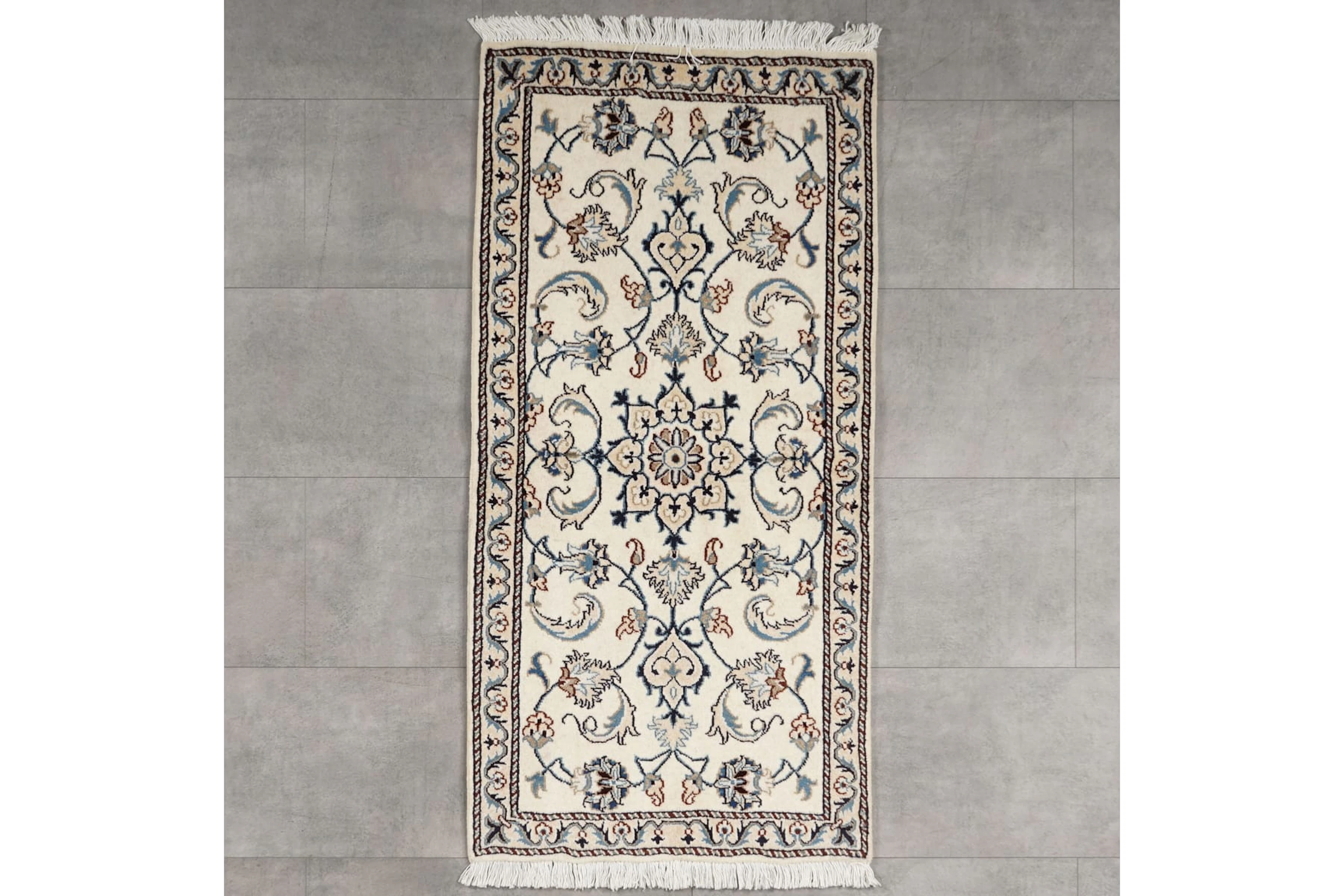 Käsinsolmittu matto, 136 x 67 cm, Iran, Nain