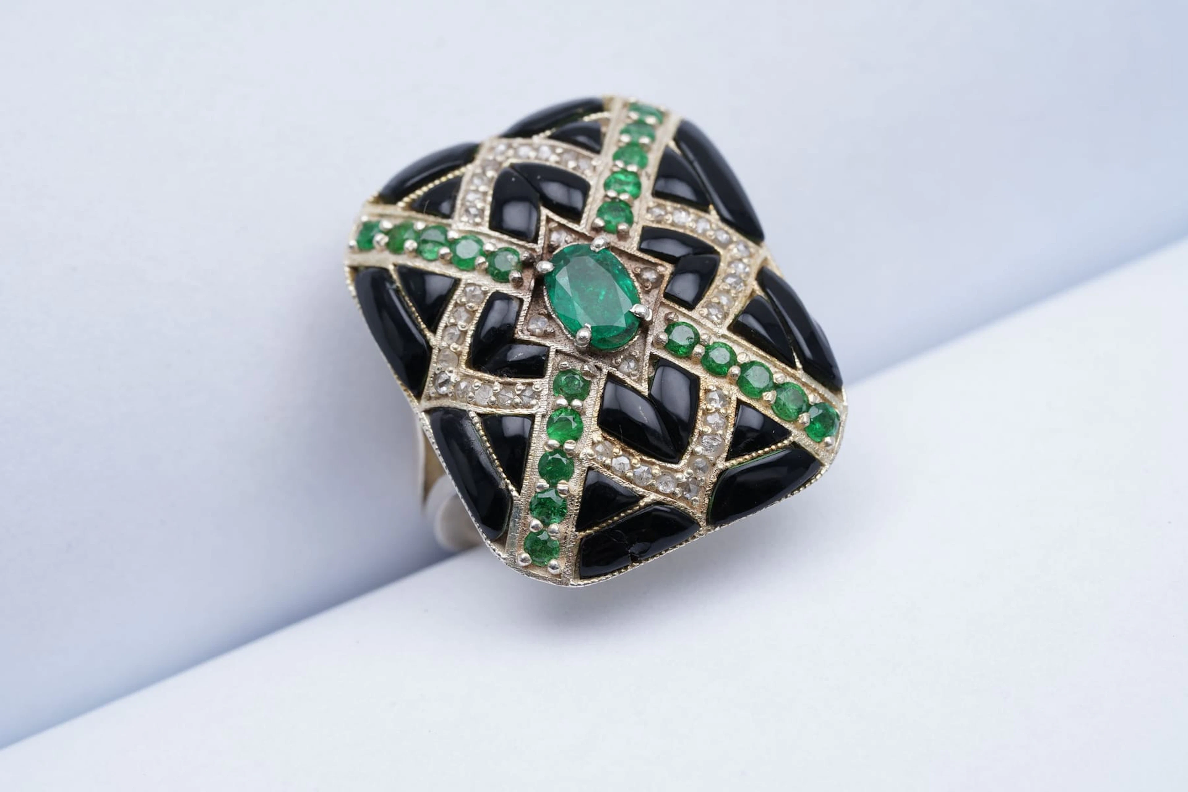 (3174) RING SILVER 925 / 1000 EMERALD ( 0,9 ) green GARNET ( TSAVORITES