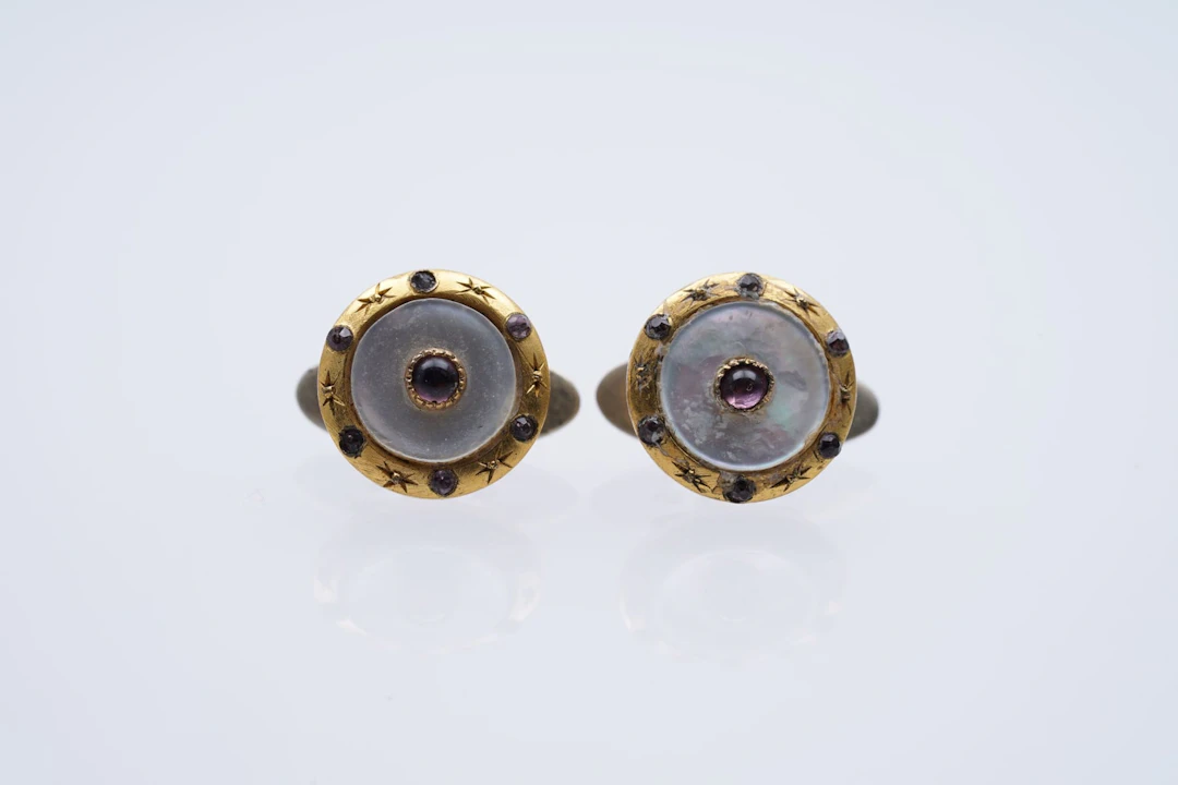 (3260) PAIR of BUTTONS GOLD low title Vintage begin 20 ieme century