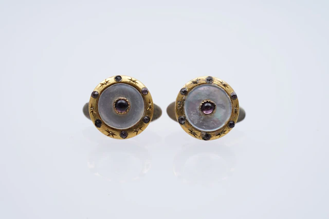(3260) PAIR of BUTTONS GOLD low title Vintage begin 20 ieme century