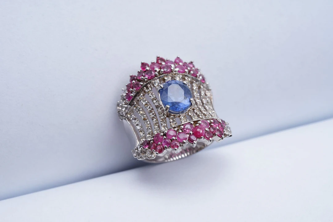(3253) RING SILVER 925 / 1000 Srilanka blue SAPPHIRE RUBIES white SAPPHIRES