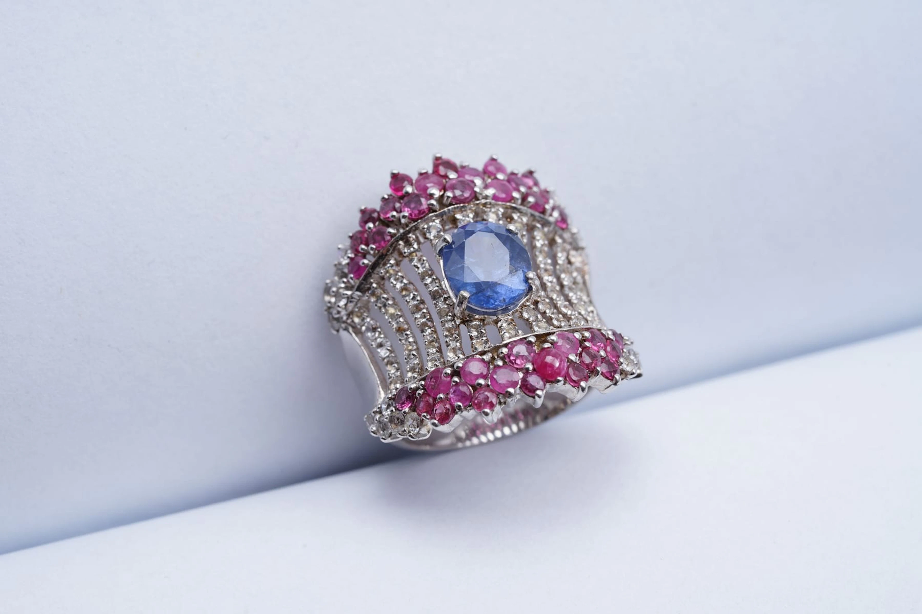 (3253) RING SILVER 925 / 1000 Srilanka blue SAPPHIRE RUBIES white SAPPHIRES