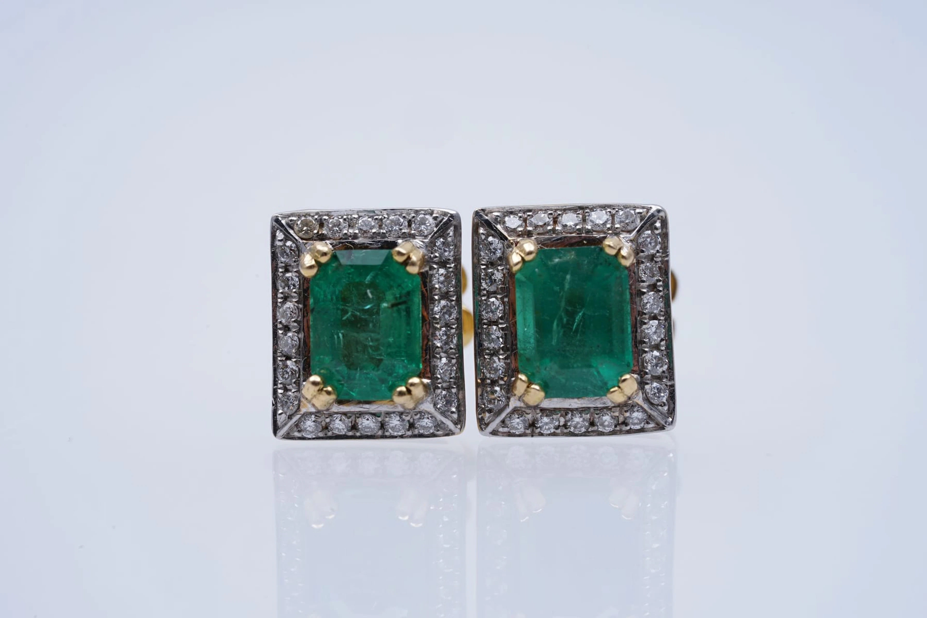 Korvakorut kultaa 750/1000 Colombia EMERALDS oil minor ( 2,2 ) DIAMONDS