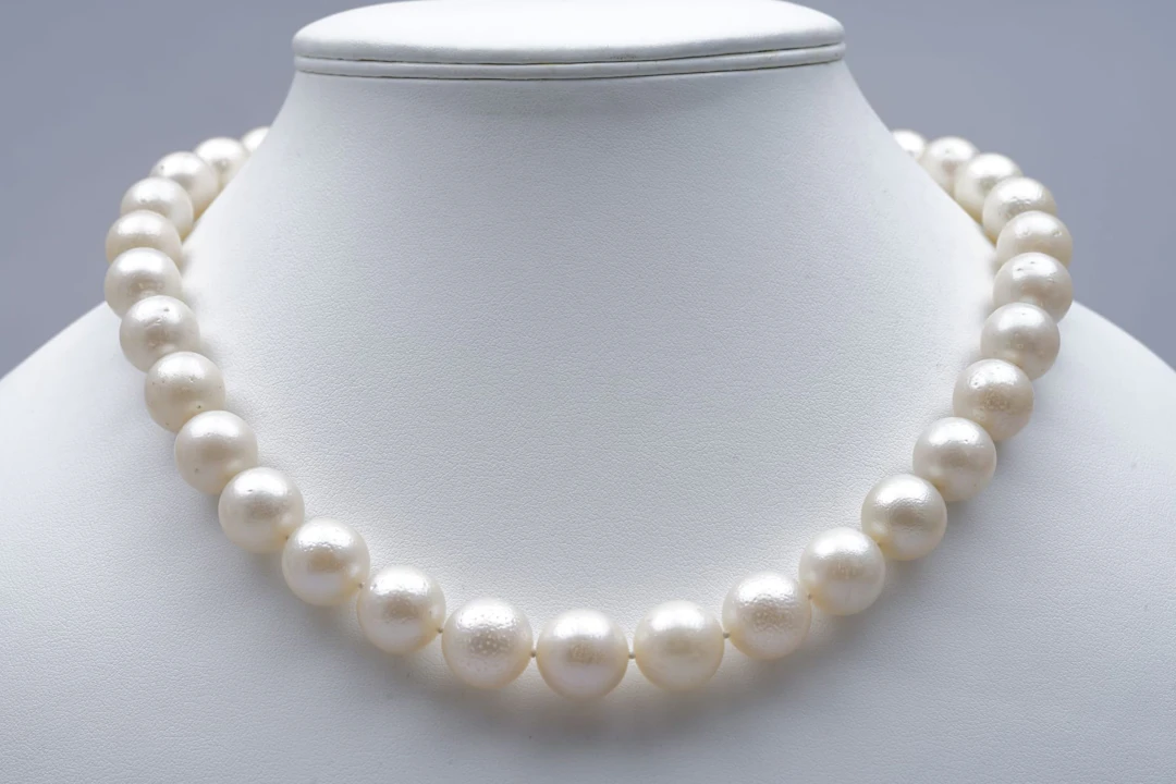 (3848) NECKLACE 34 South sea PEARLS ( 11,5 to 13 mm ) - CLASP SILVER