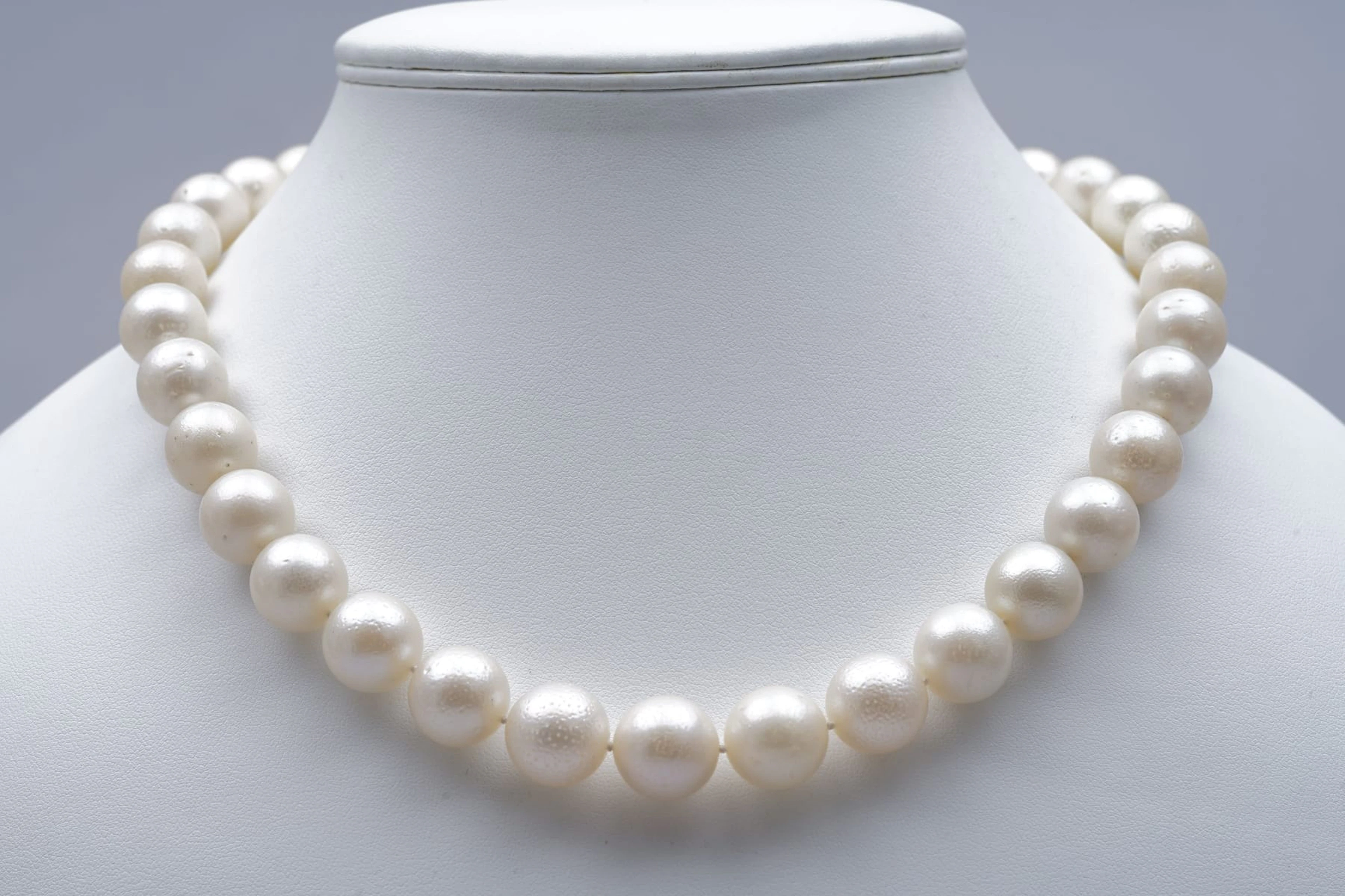 (3848) NECKLACE 34 South sea PEARLS ( 11,5 to 13 mm ) - CLASP SILVER