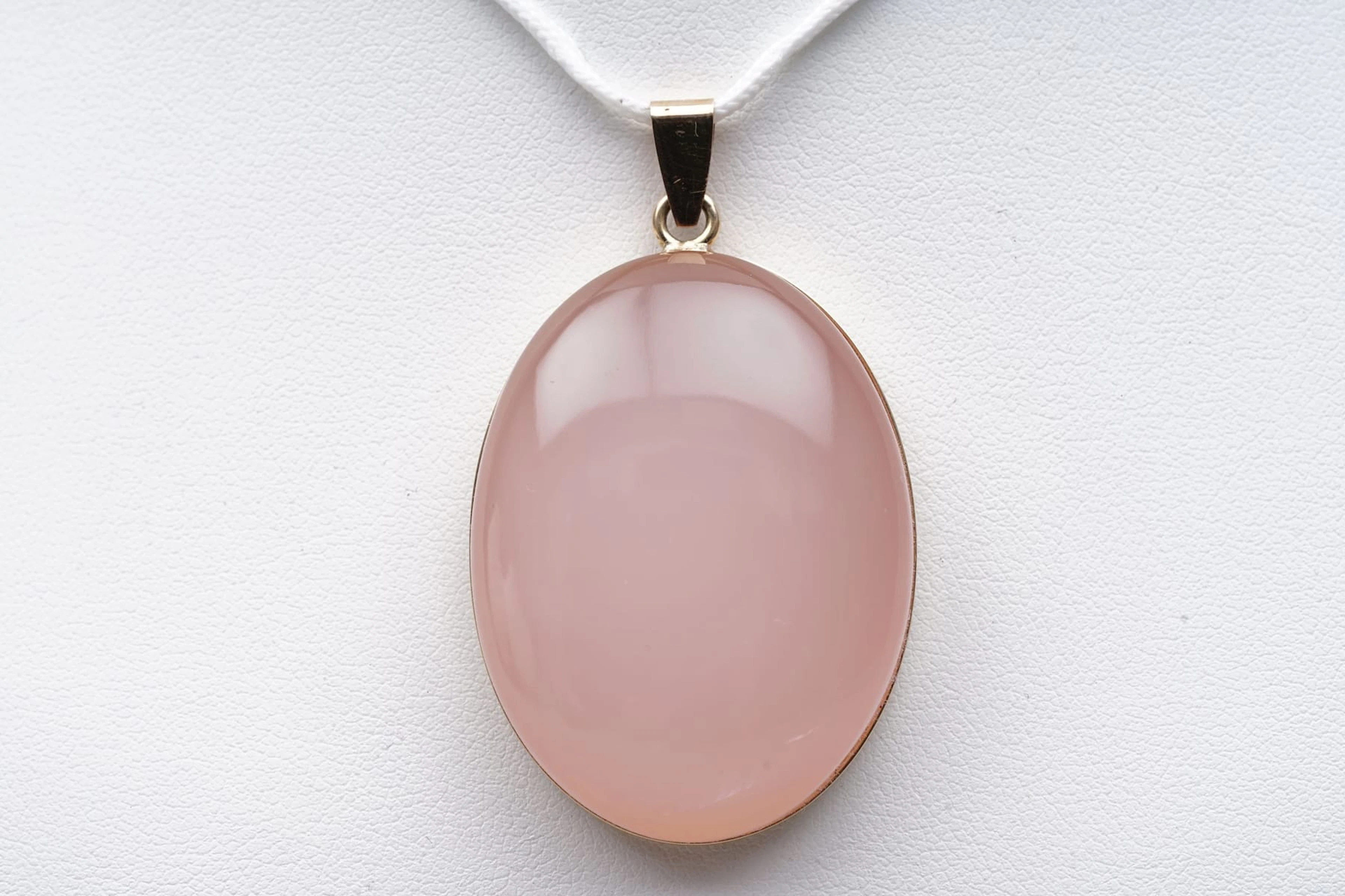 Ruusukvartsiriipus, kultaa 14 k