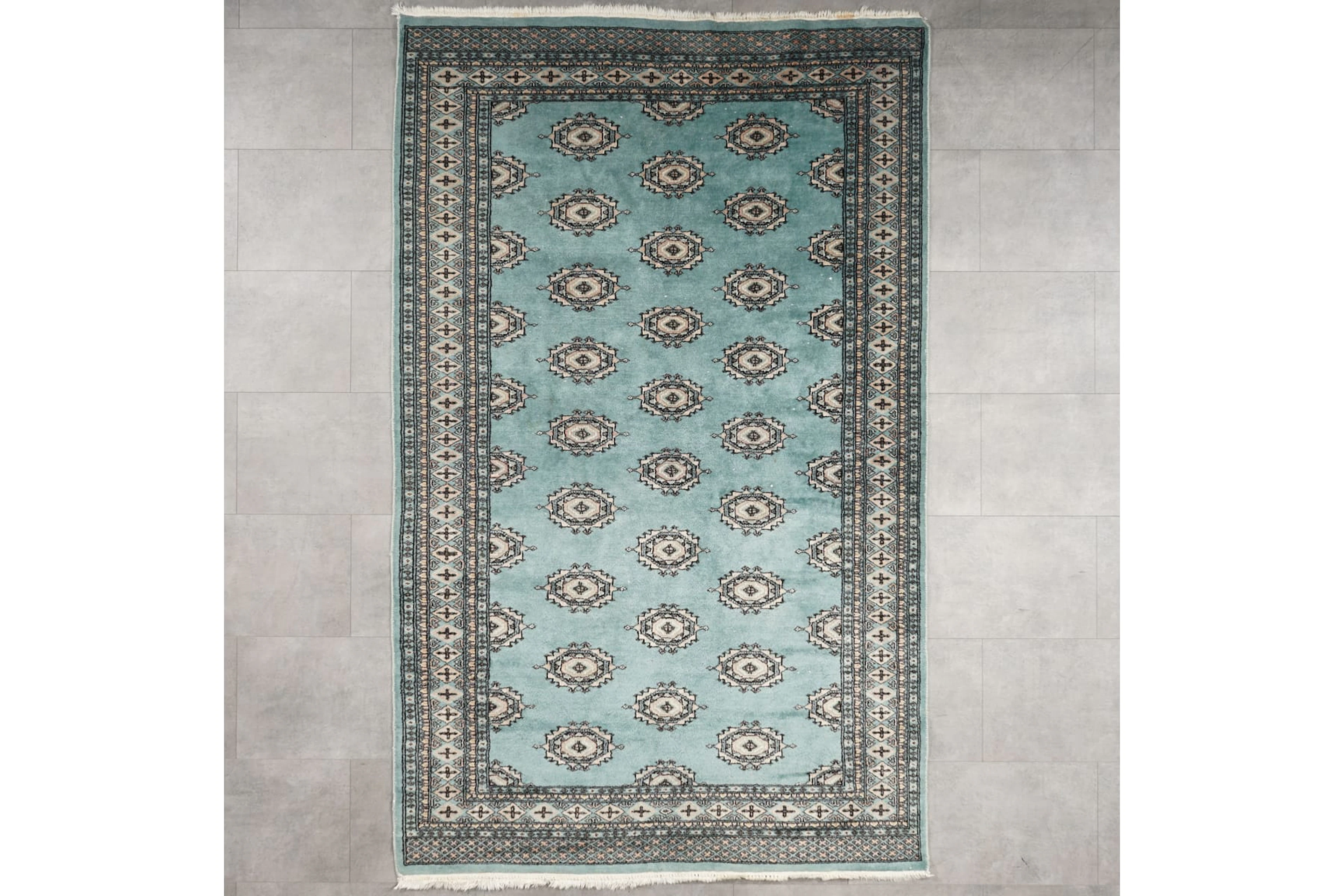 Käsinsolmittu matto, 224 x 139 cm, Pakistan