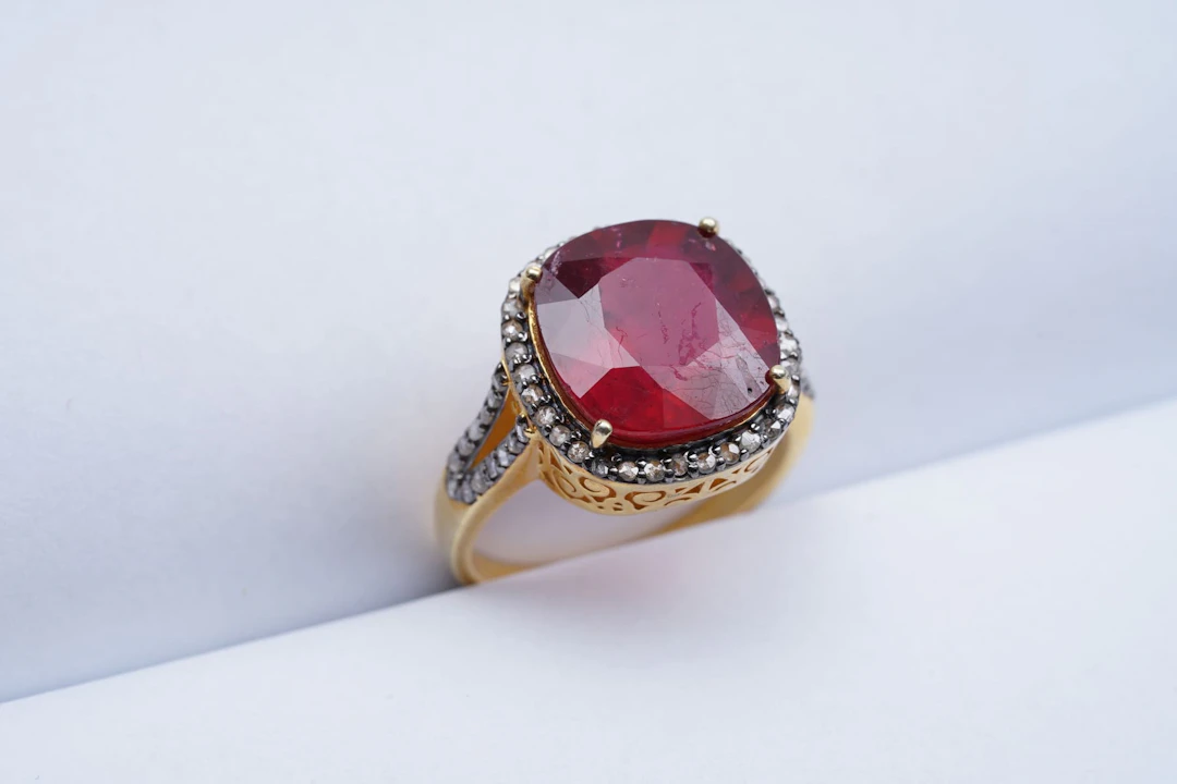 (3559) RING yellow SILVER 925 / 1000 treated RUBY DIAMONDS