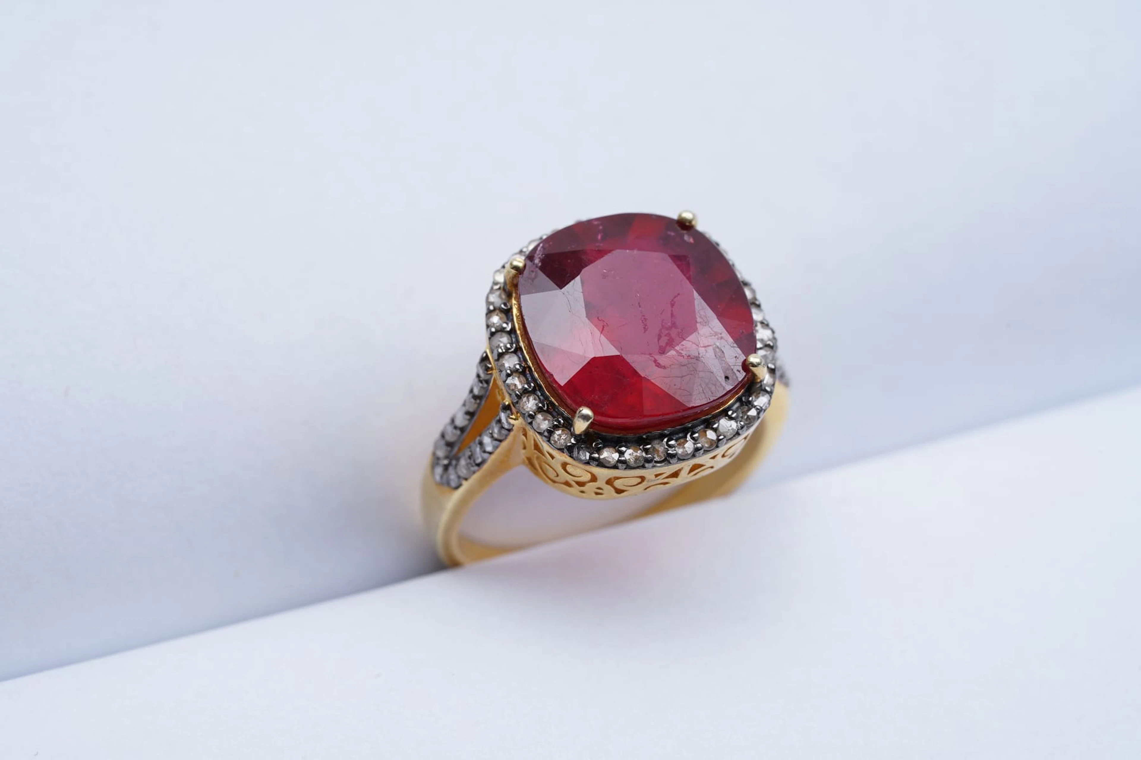 (3559) RING yellow SILVER 925 / 1000 treated RUBY DIAMONDS
