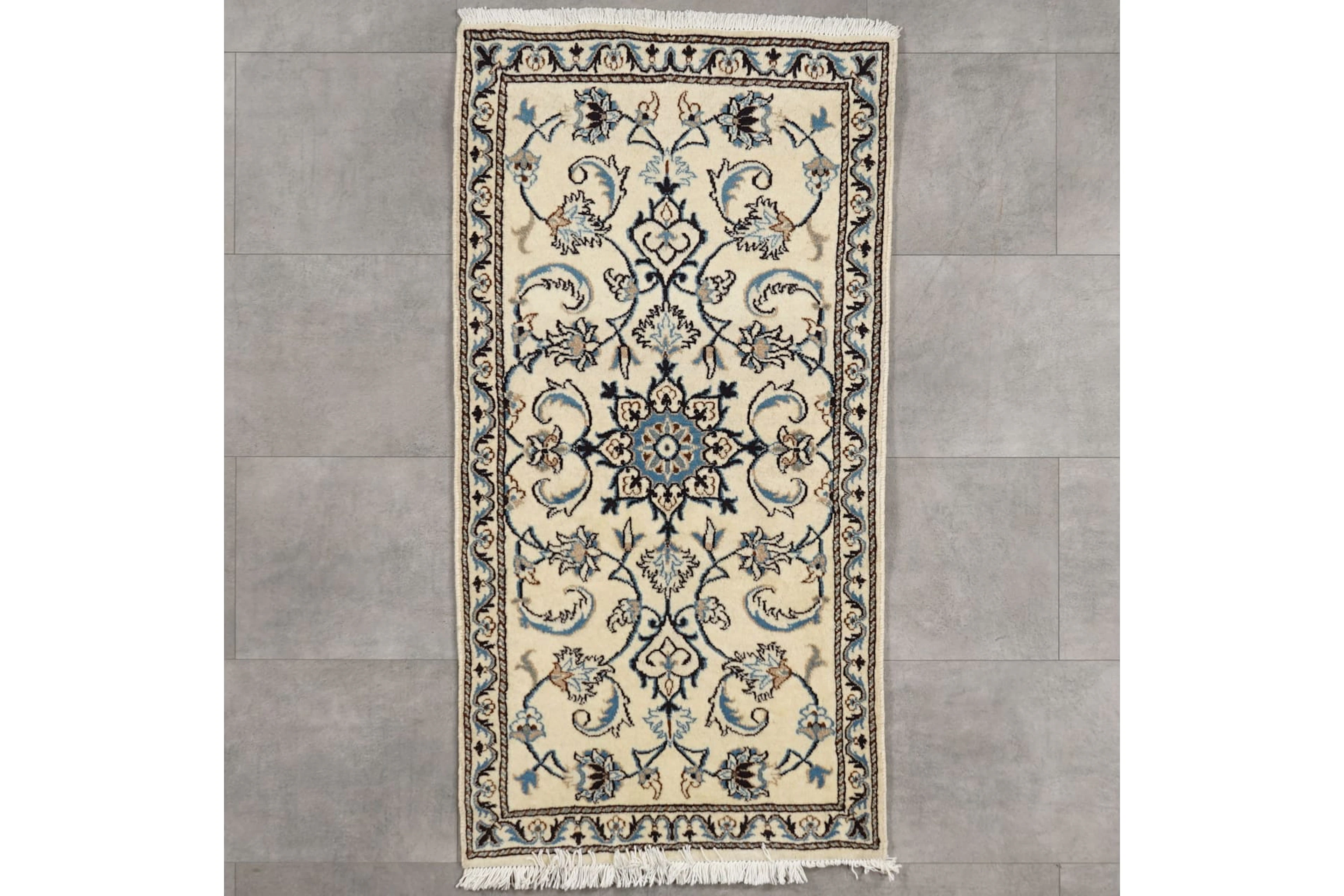 Käsinsolmittu matto, 132 x 70 cm, Iran, Nain