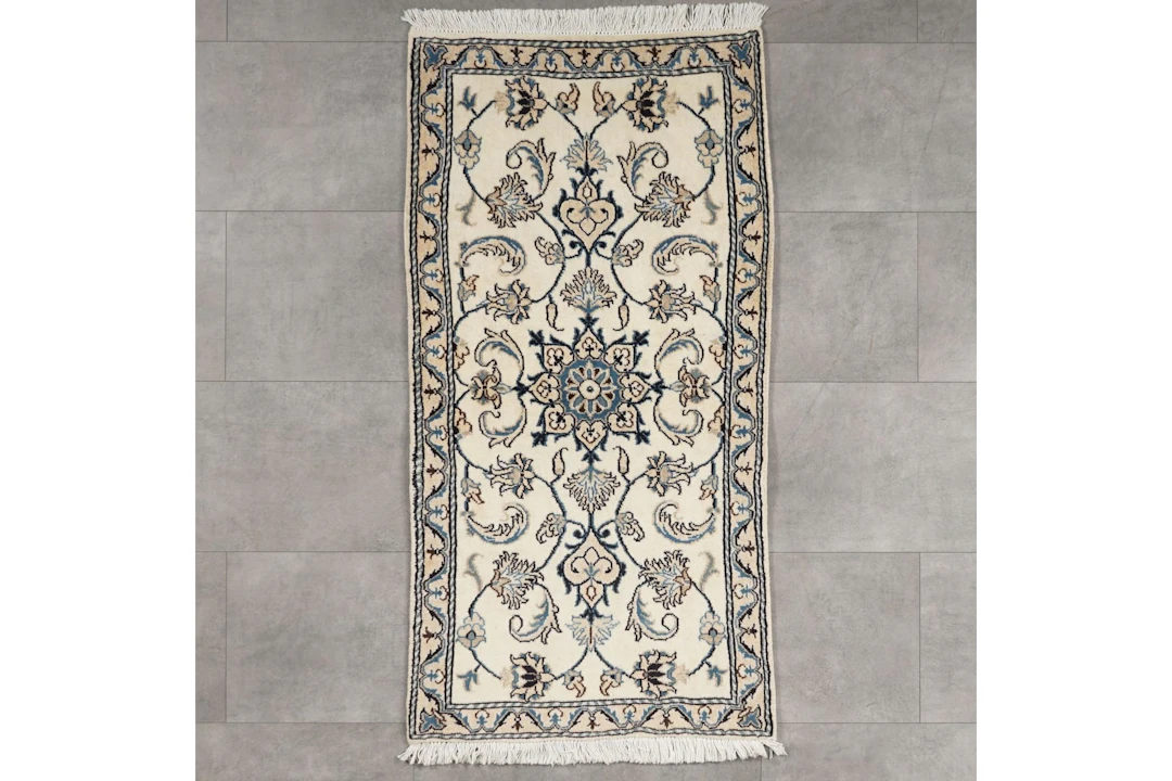 Käsinsolmittu matto, 132 x 67 cm, Iran, Nain
