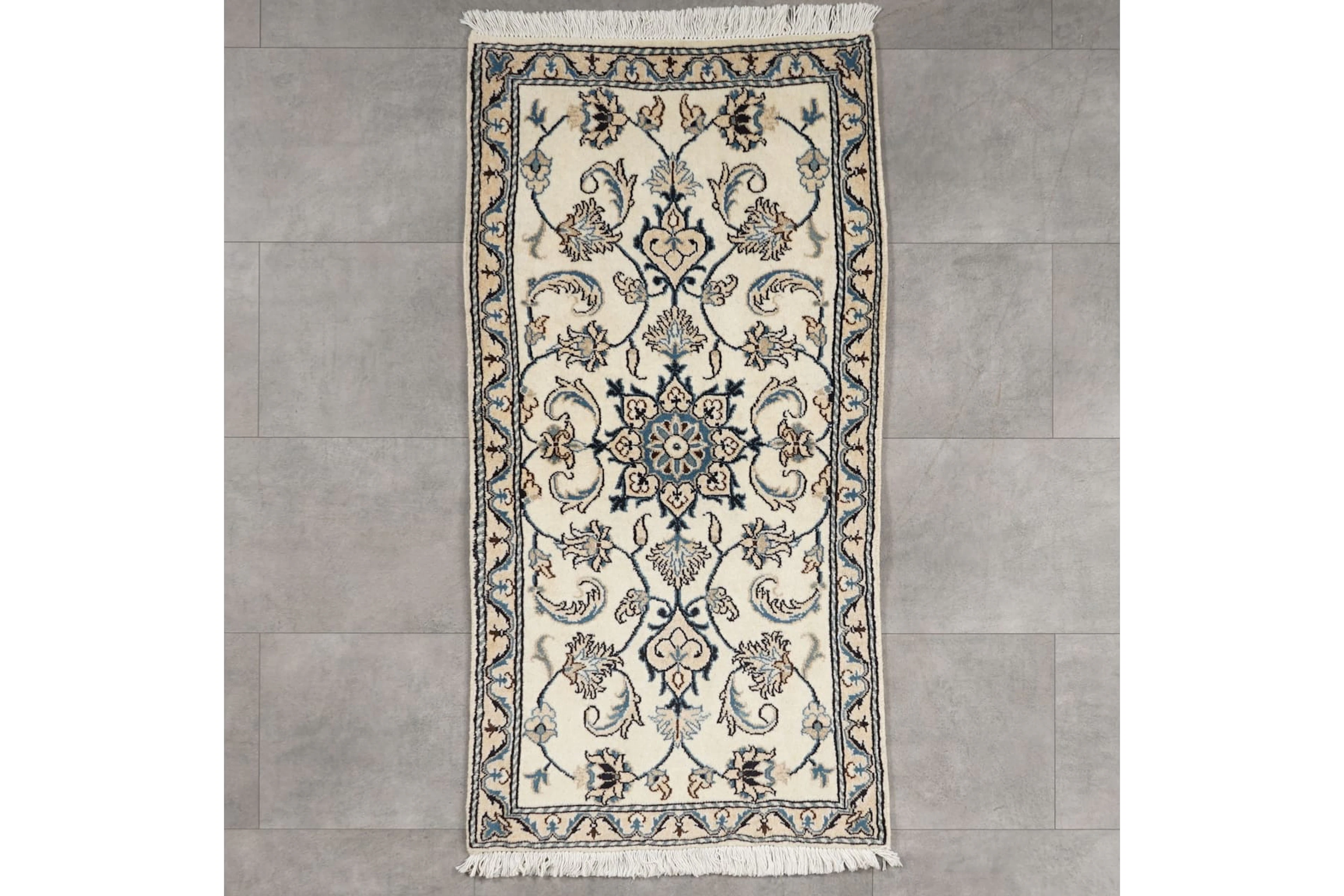 Käsinsolmittu matto, 132 x 67 cm, Iran, Nain