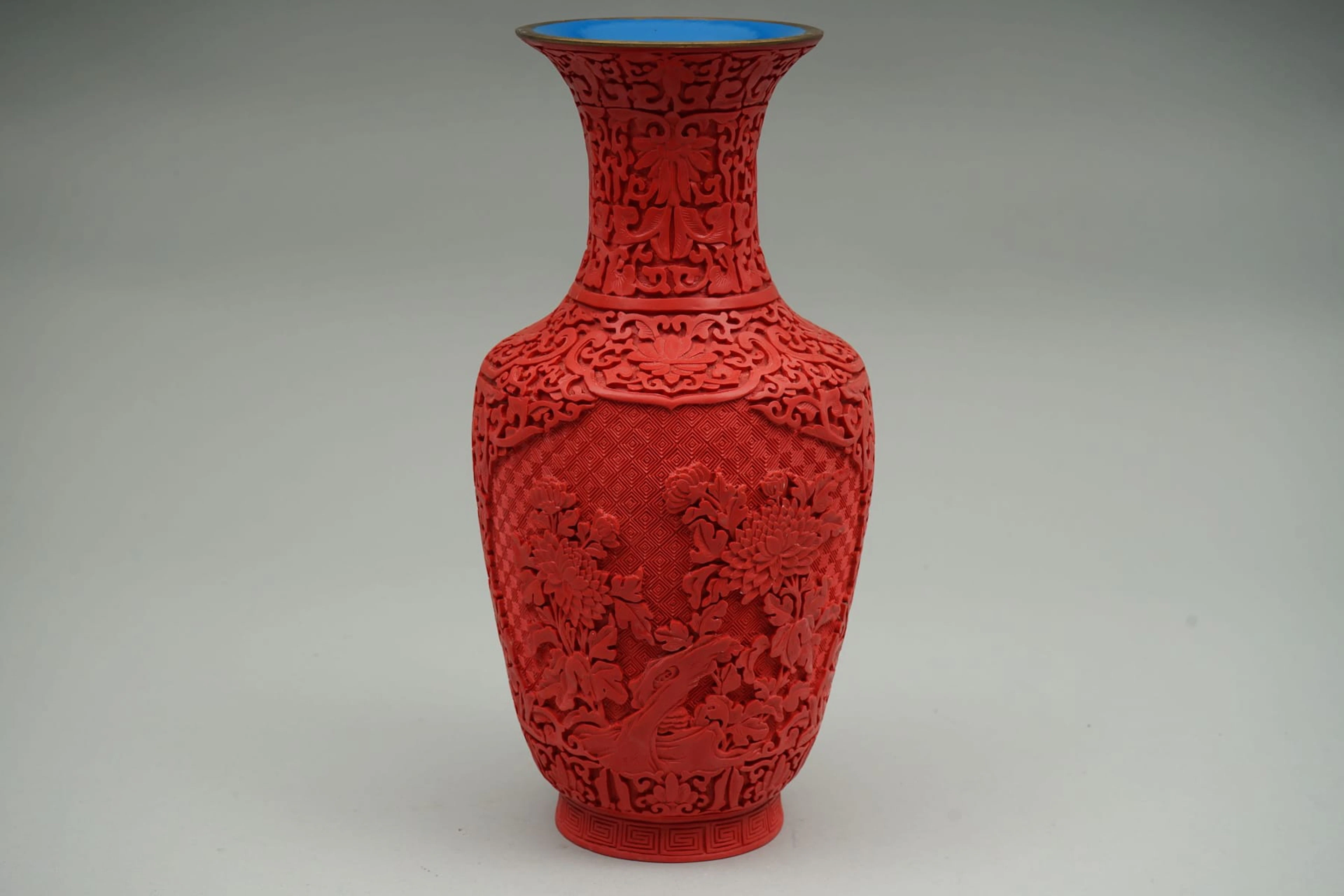 Cinnabar lakkamaljakko, emaloitu sisäpuolelta, YANGZHOU Kiina