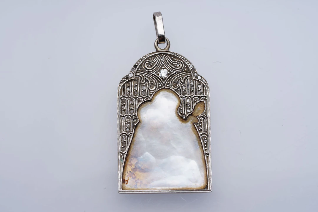 (3262) PENDANT " vierge Vintage art deco 1930 SHELL - > 50 Year old