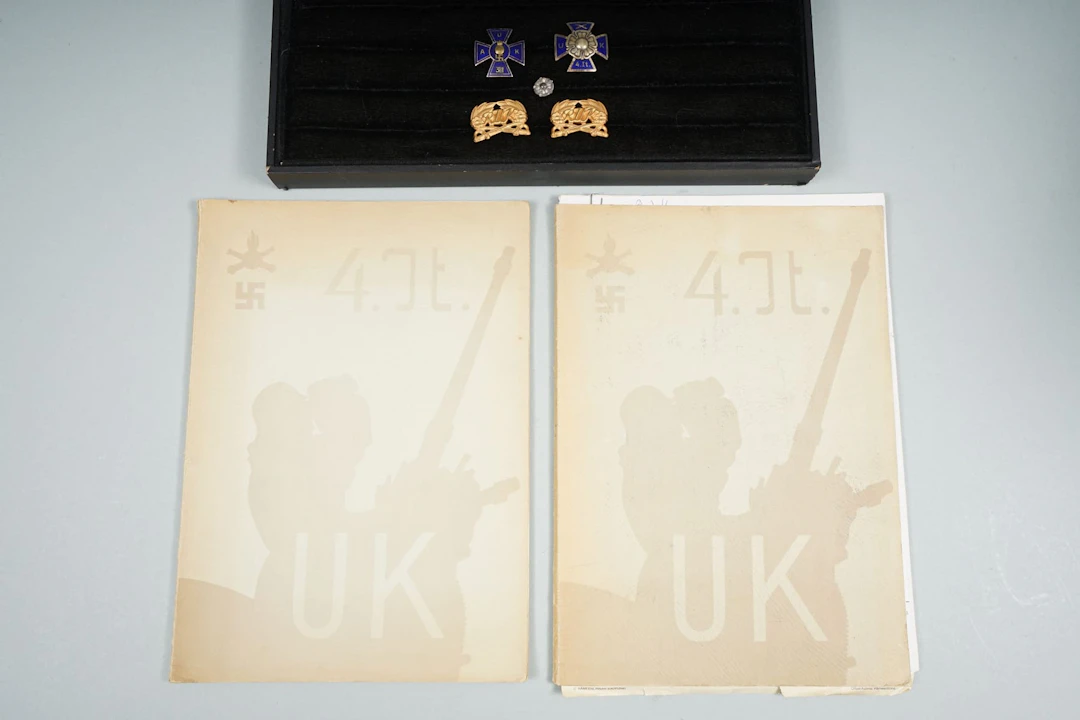 2 kpl kurssimerkkejä AUK 31 ja UK 4.It