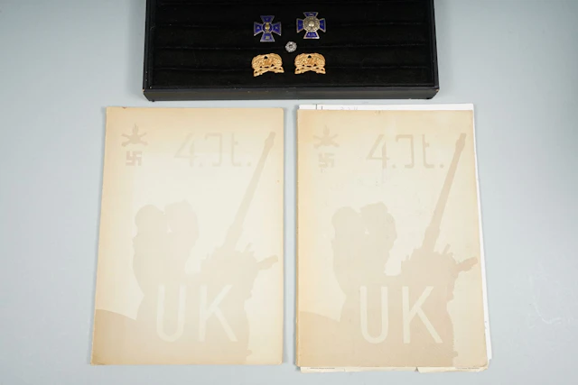 2 kpl kurssimerkkejä AUK 31 ja UK 4.It
