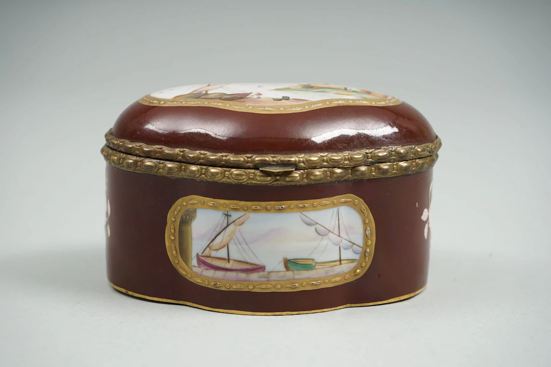 SEVRES, 1793-1804, rasia, keramiikkaa