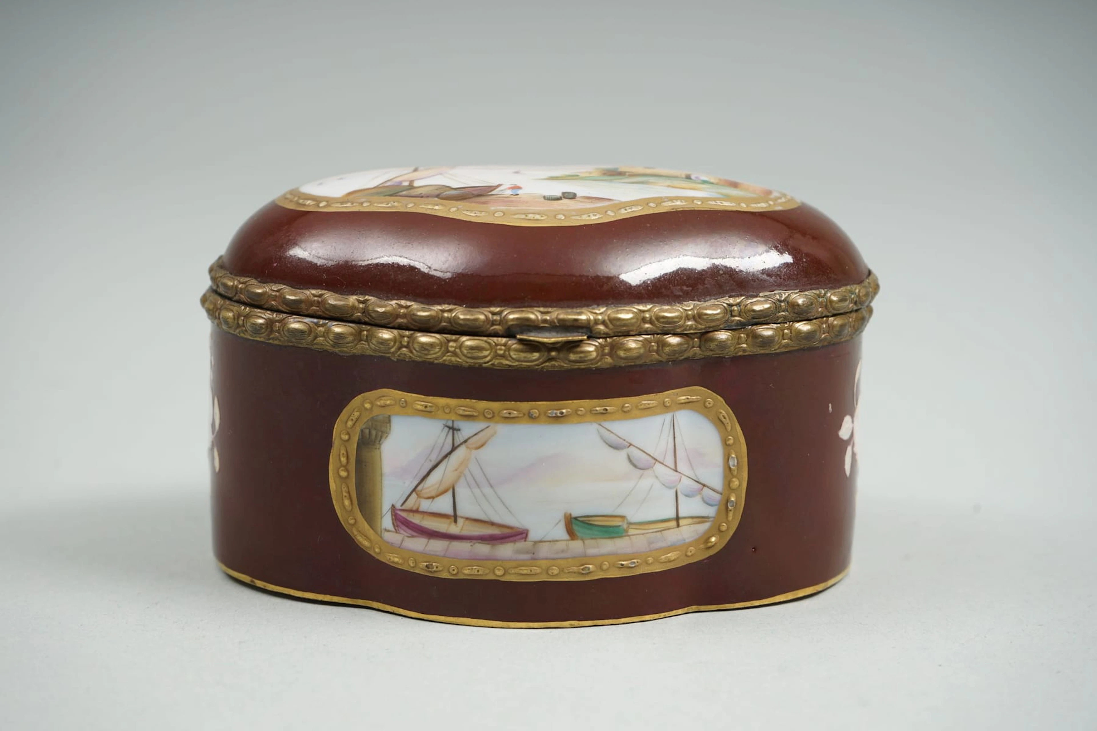 SEVRES, 1793-1804, rasia, keramiikkaa